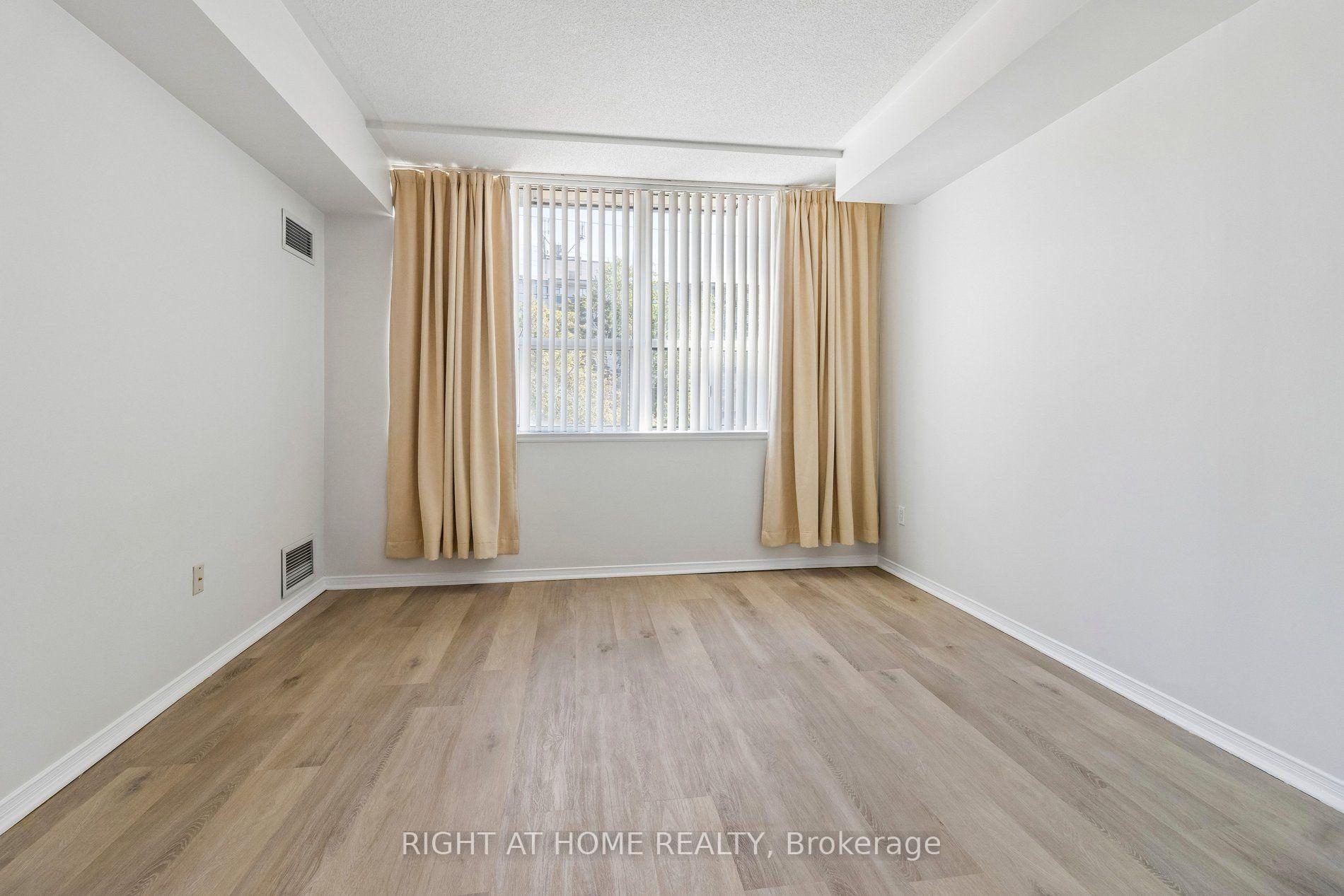 Photo 10 of Unit 106, 7398 Yonge Street, Vaughan, Crestwood-Springfarm-Yorkhill — HOMEH