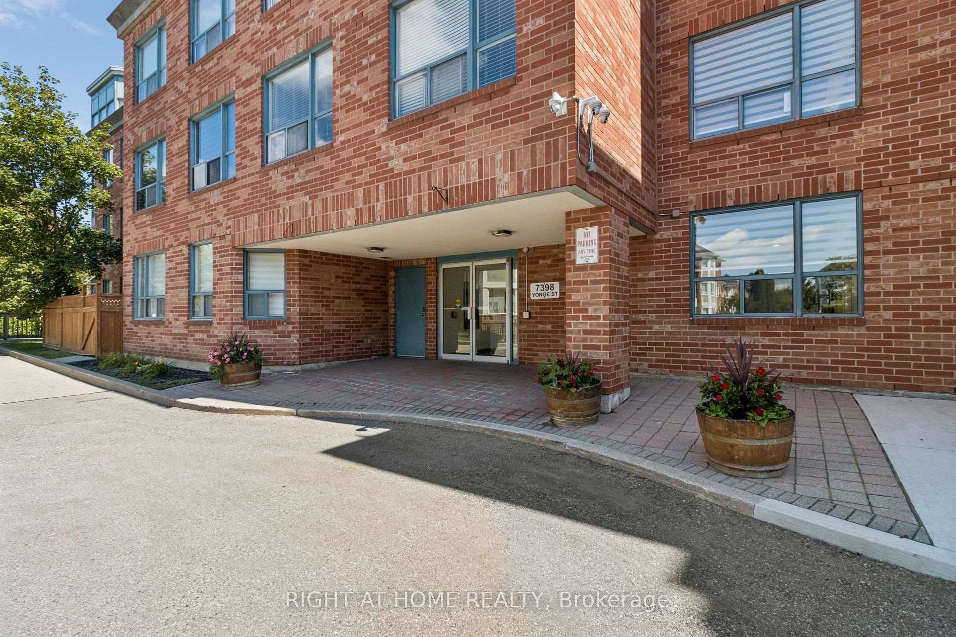 Photo 32 of Unit 106, 7398 Yonge Street, Vaughan, Crestwood-Springfarm-Yorkhill — HOMEH