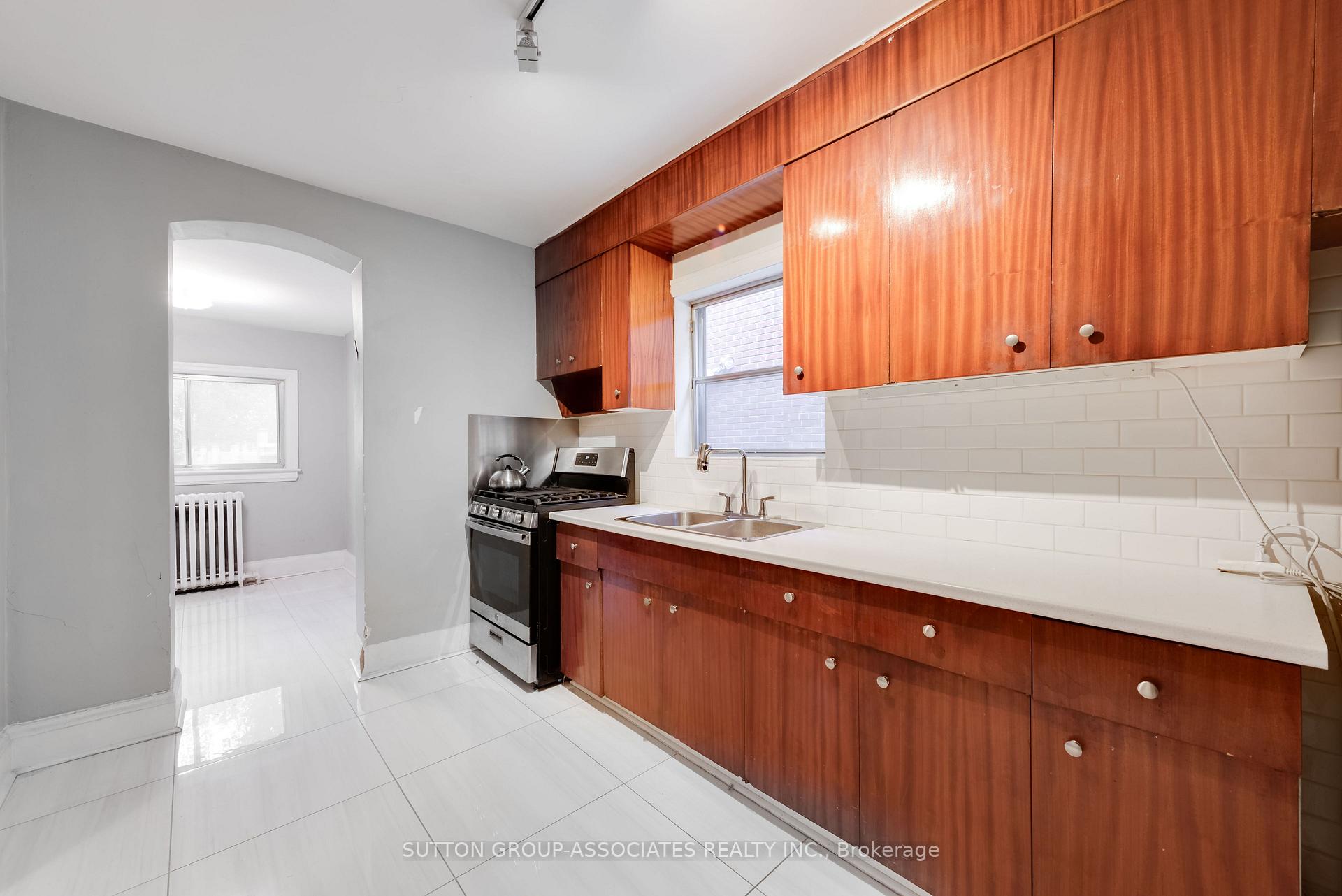 Photo 12 of 76 St Annes Road, Toronto, Little Portugal — HOMEH