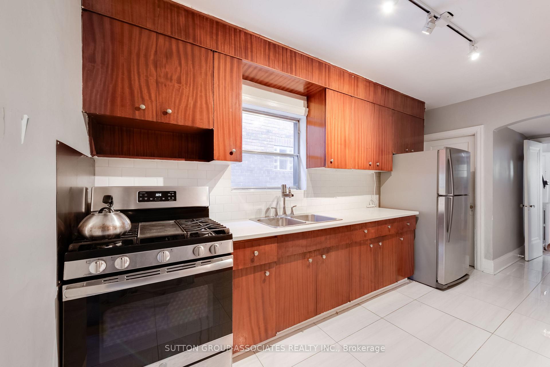 Photo 13 of 76 St Annes Road, Toronto, Little Portugal — HOMEH