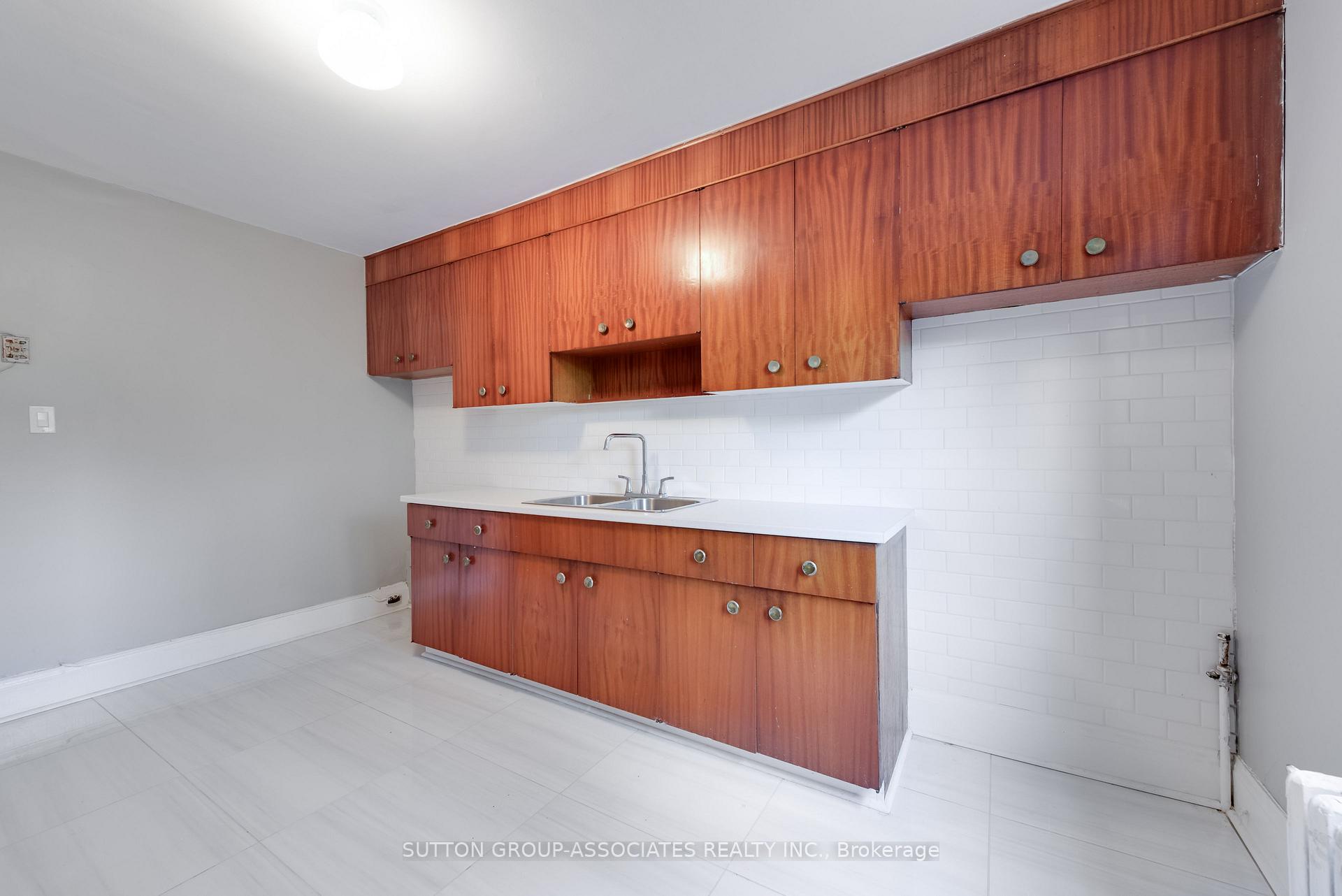 Photo 29 of 76 St Annes Road, Toronto, Little Portugal — HOMEH