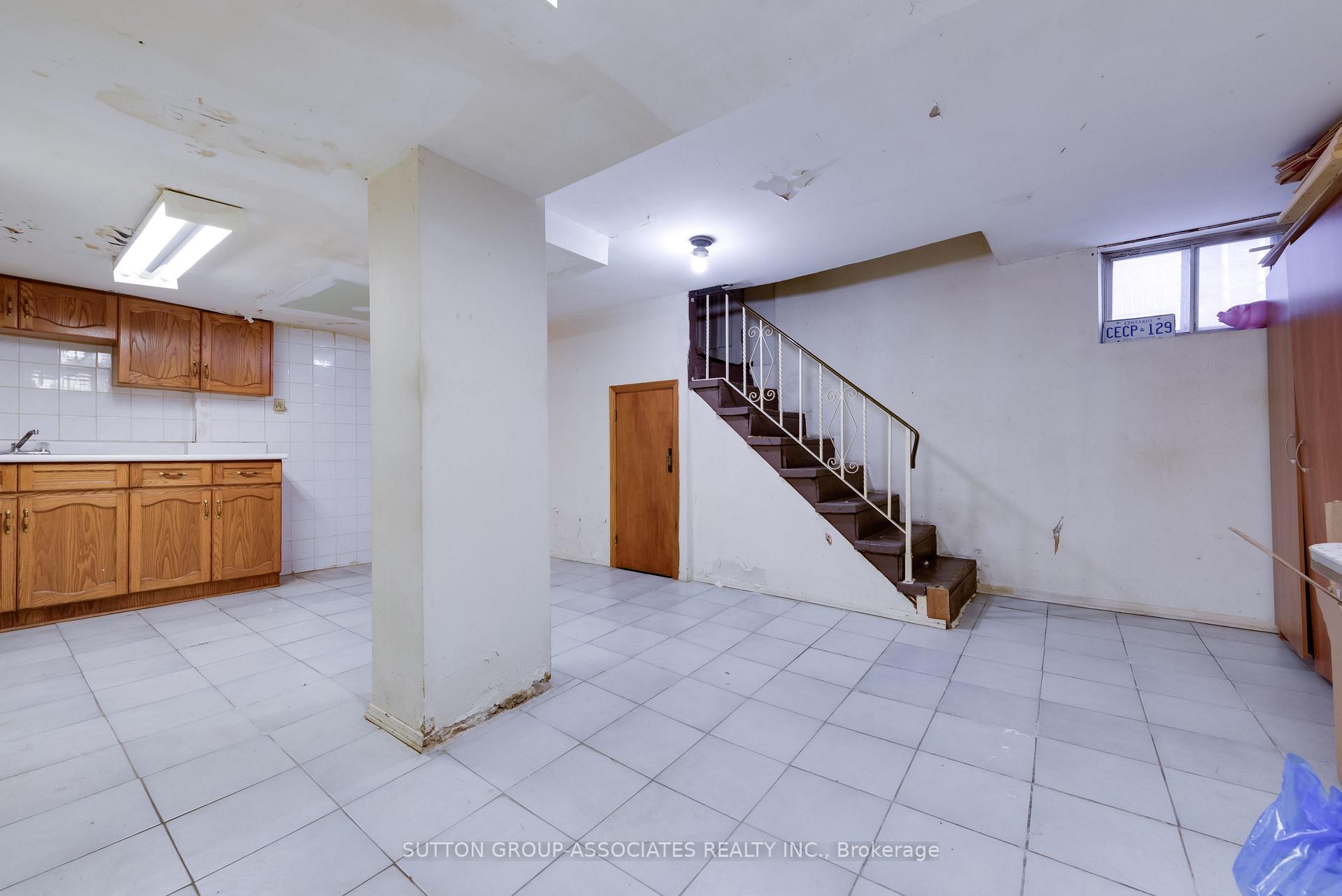 Photo 31 of 76 St Annes Road, Toronto, Little Portugal — HOMEH