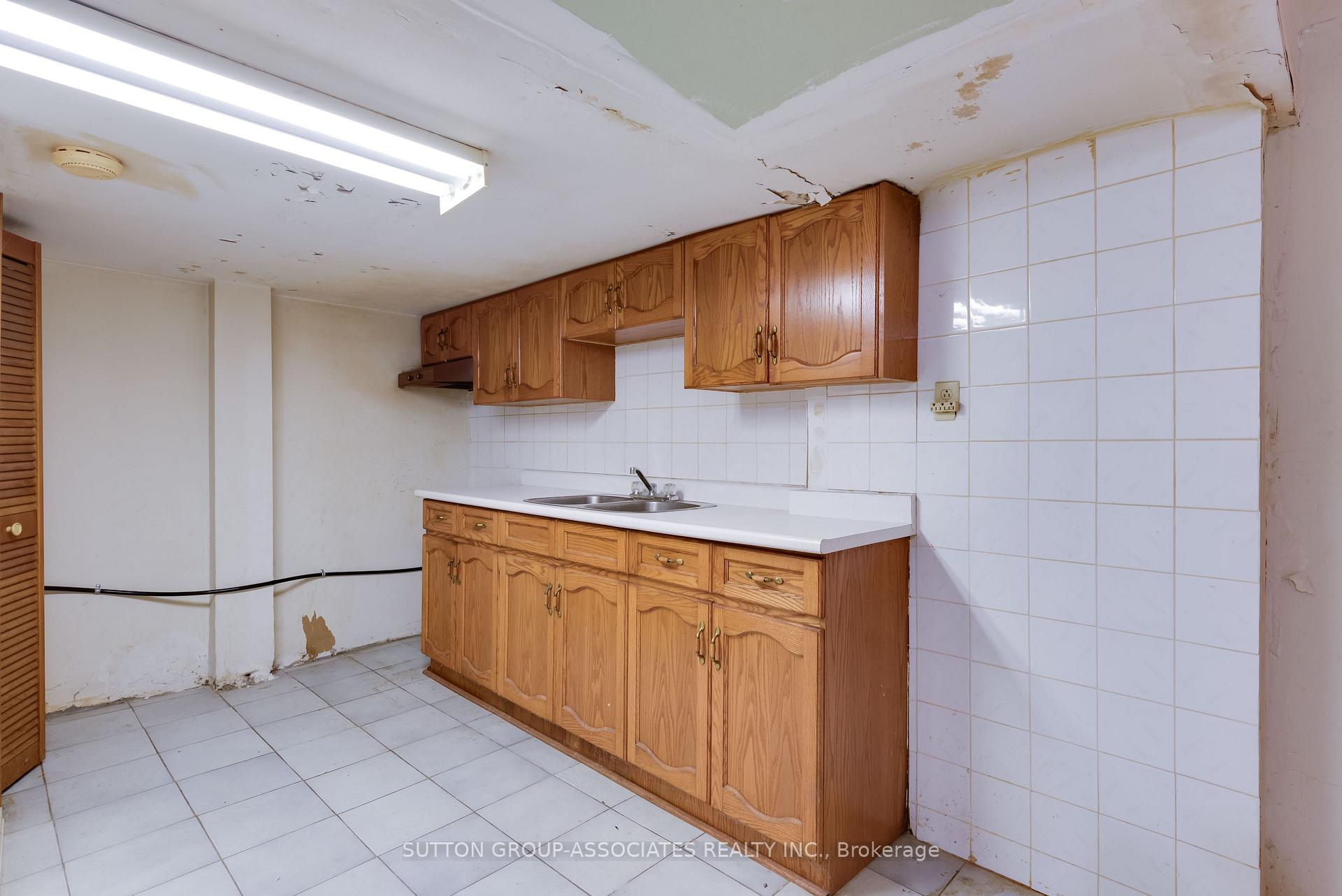 Photo 32 of 76 St Annes Road, Toronto, Little Portugal — HOMEH