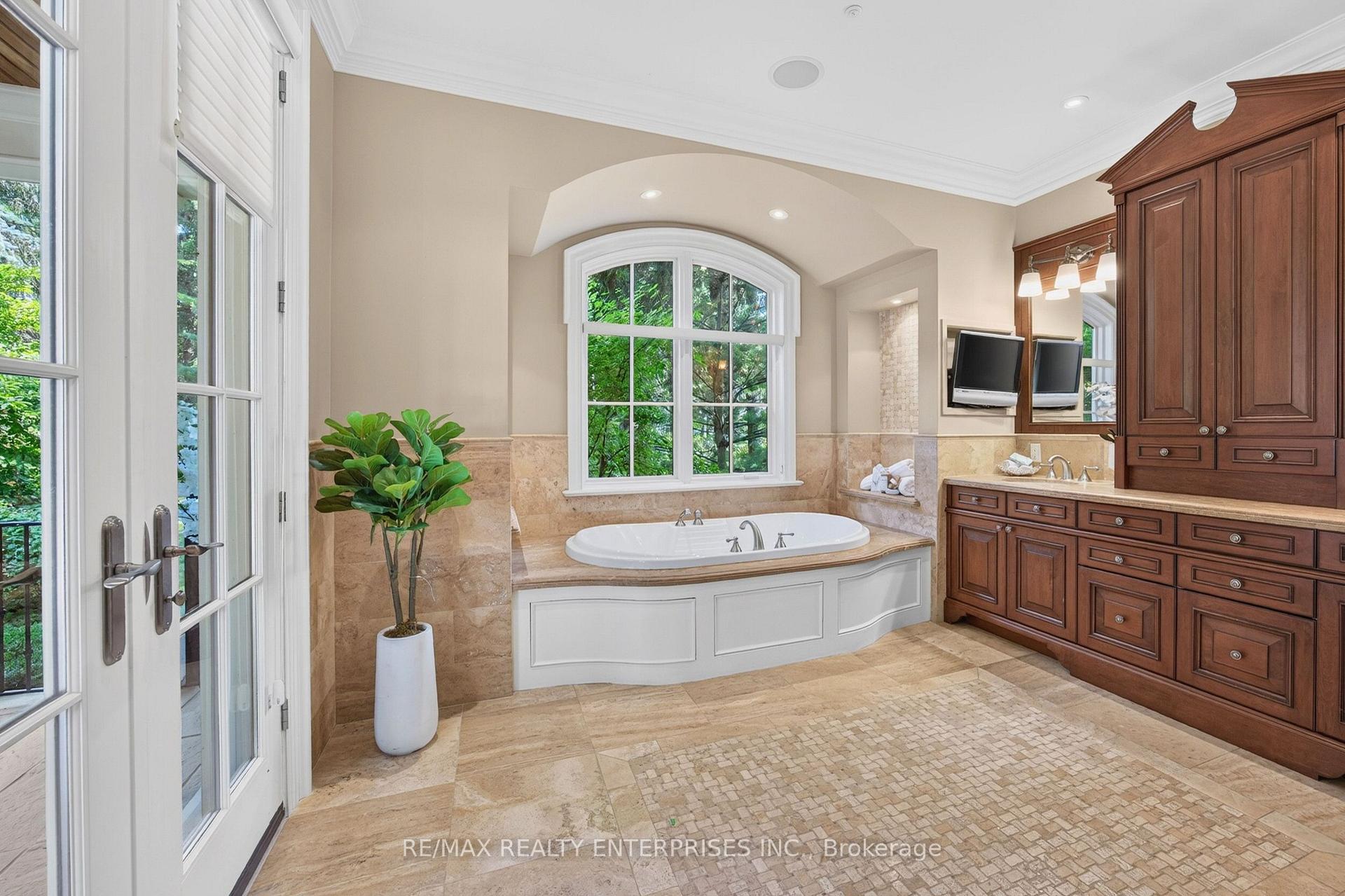 Photo 15 of 1396 Crescent Road, Mississauga, Lorne Park — HOMEH