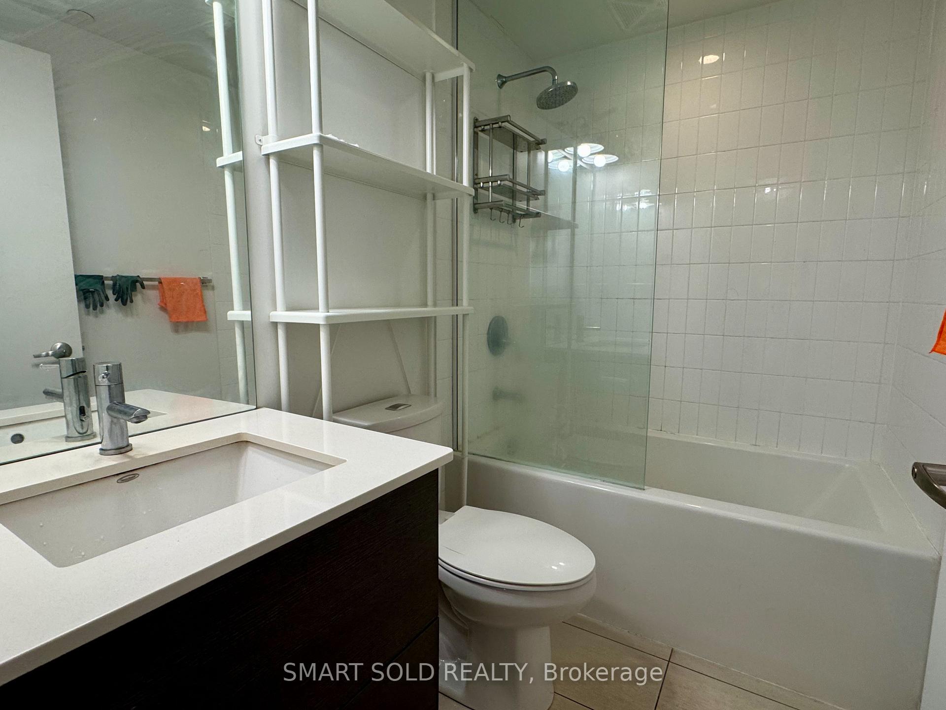 Photo 11 of Unit 1007, 210 Simcoe Street, Toronto, Kensington-Chinatown — HOMEH