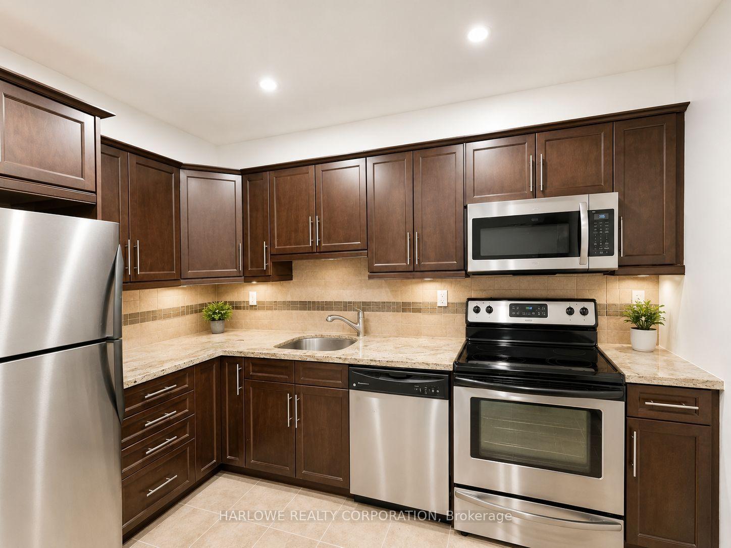 Front of Unit 118, 360 Ridelle Avenue