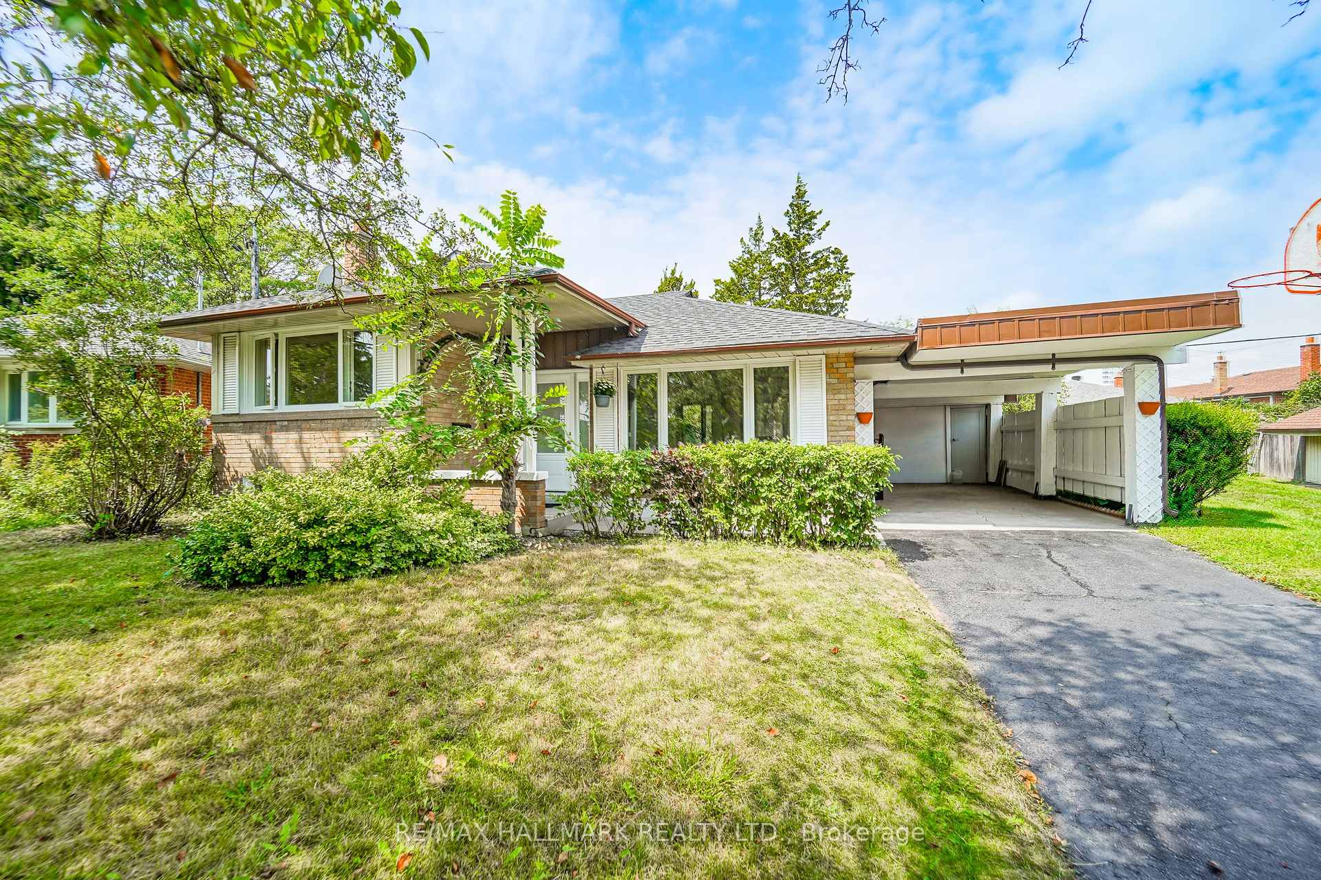 Photo 1 of 54 Charlemont Crescent, Scarborough, Tam O'Shanter-Sullivan — HOMEH