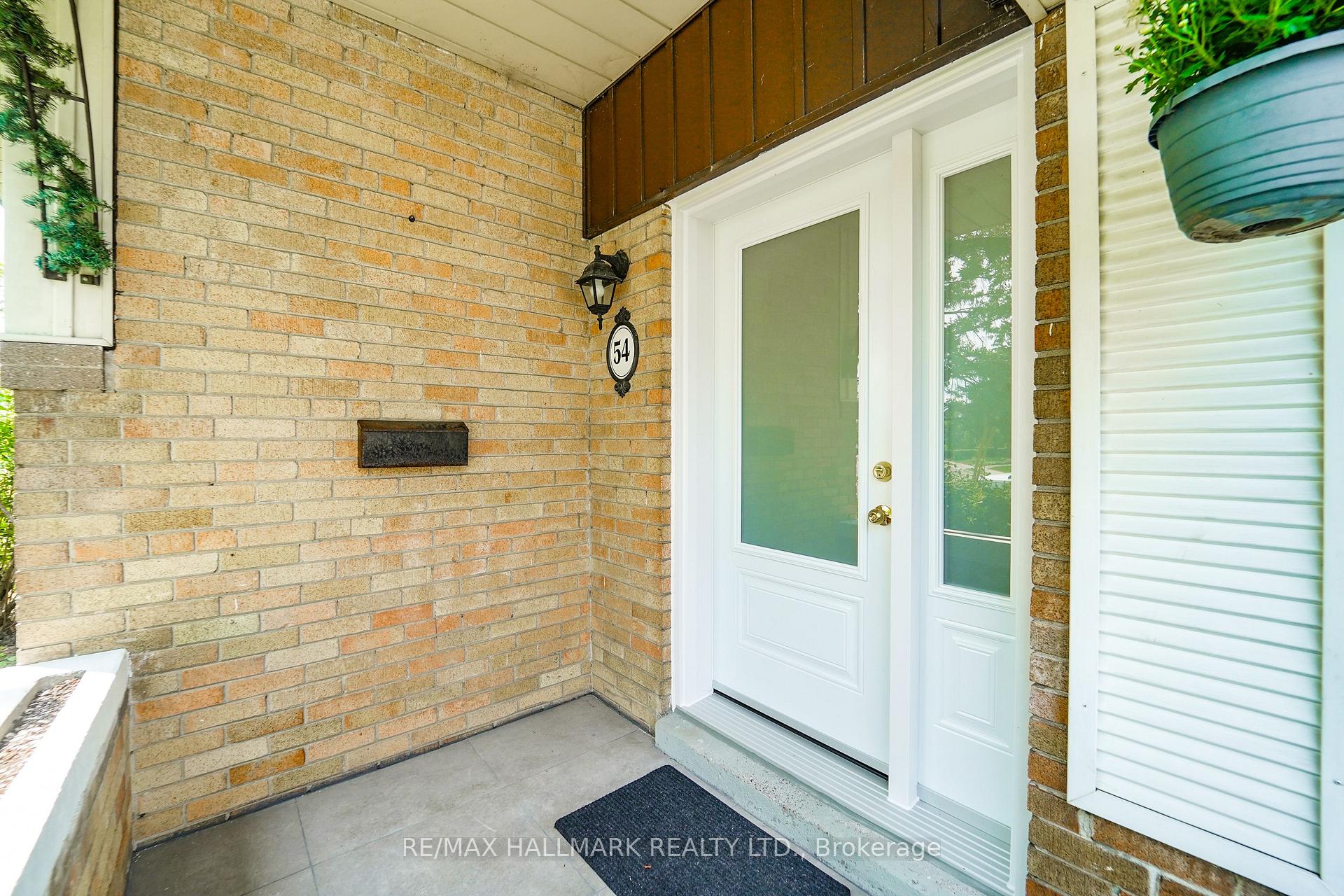 Photo 5 of 54 Charlemont Crescent, Scarborough, Tam O'Shanter-Sullivan — HOMEH
