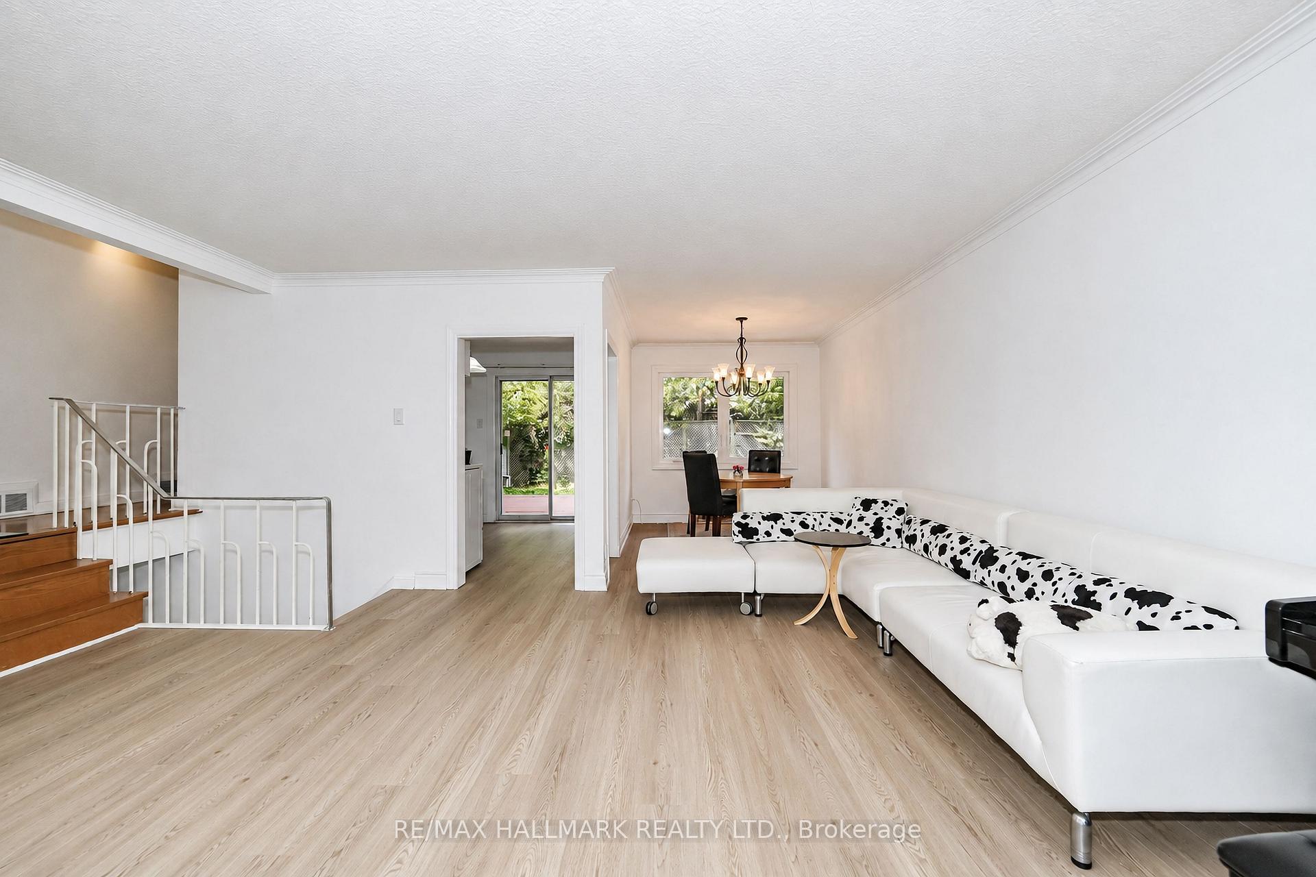 Photo 9 of 54 Charlemont Crescent, Scarborough, Tam O'Shanter-Sullivan — HOMEH
