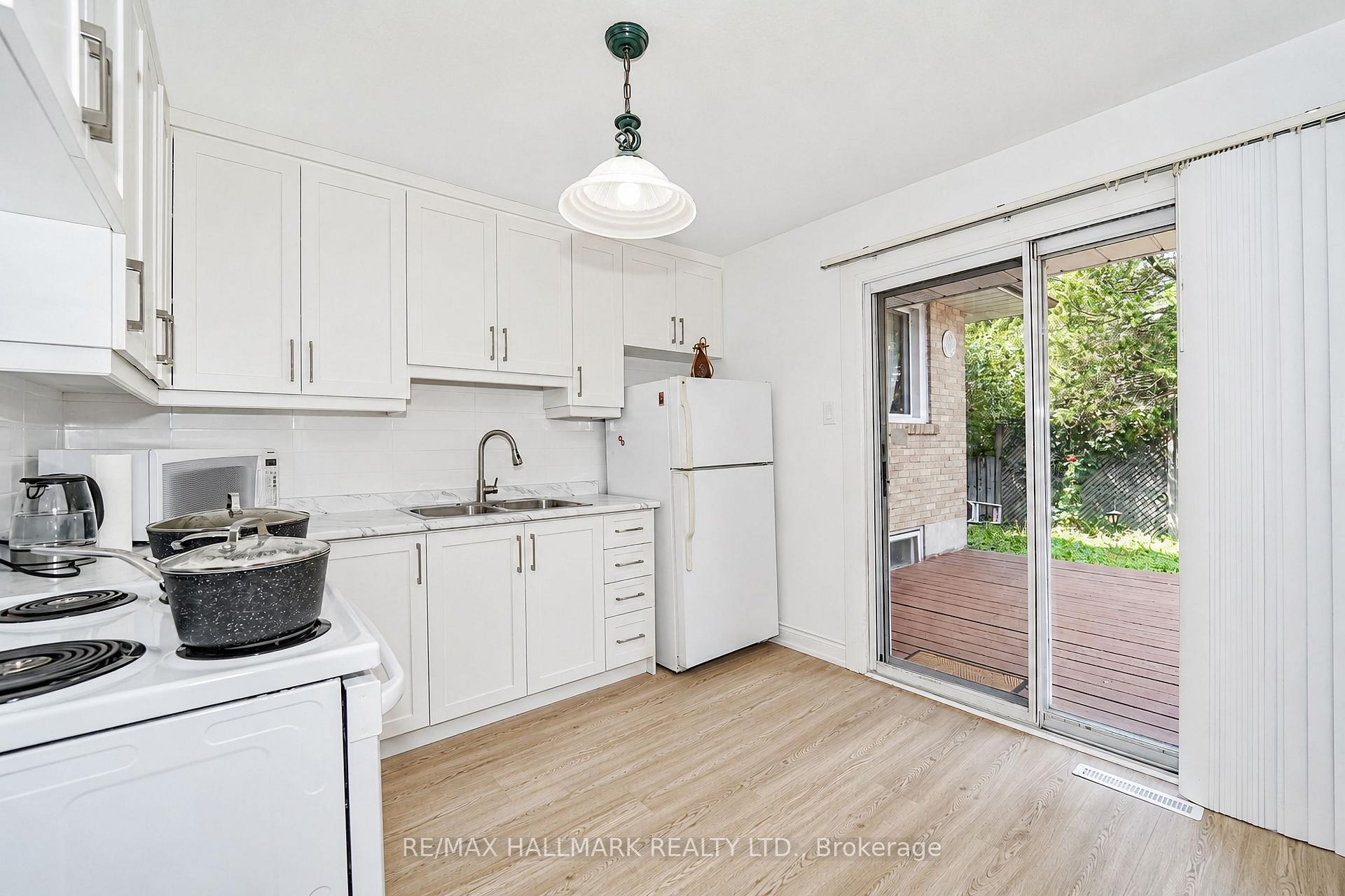 Photo 16 of 54 Charlemont Crescent, Scarborough, Tam O'Shanter-Sullivan — HOMEH