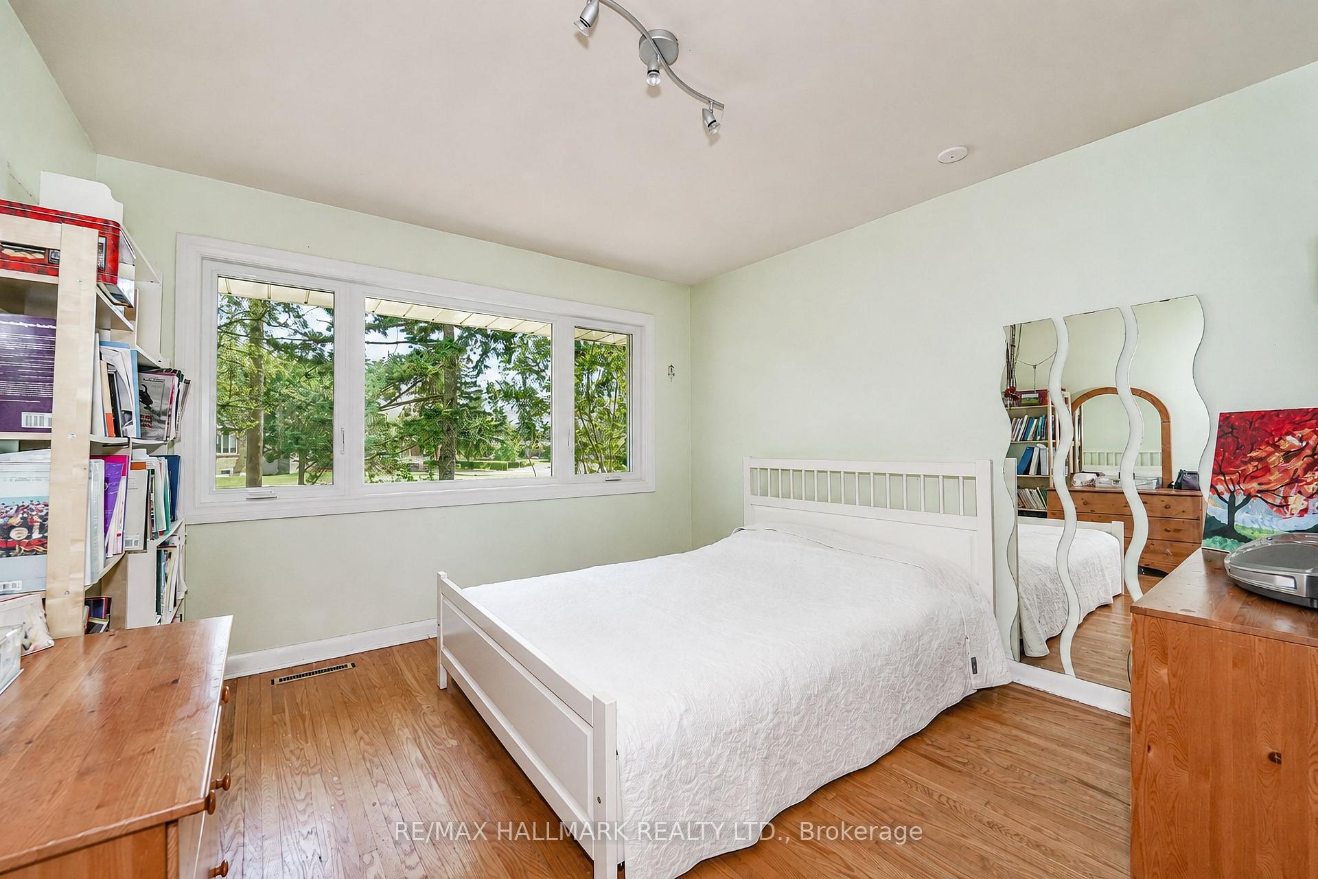 Photo 17 of 54 Charlemont Crescent, Scarborough, Tam O'Shanter-Sullivan — HOMEH