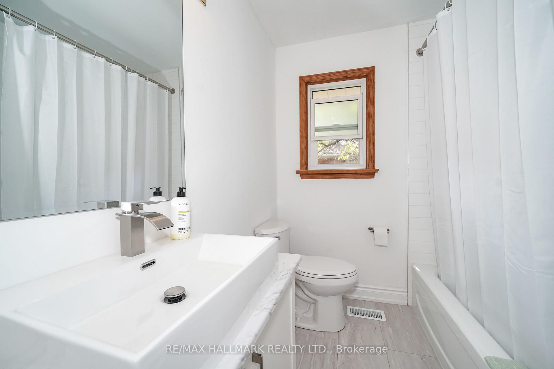 Photo 20 of 54 Charlemont Crescent, Scarborough, Tam O'Shanter-Sullivan — HOMEH