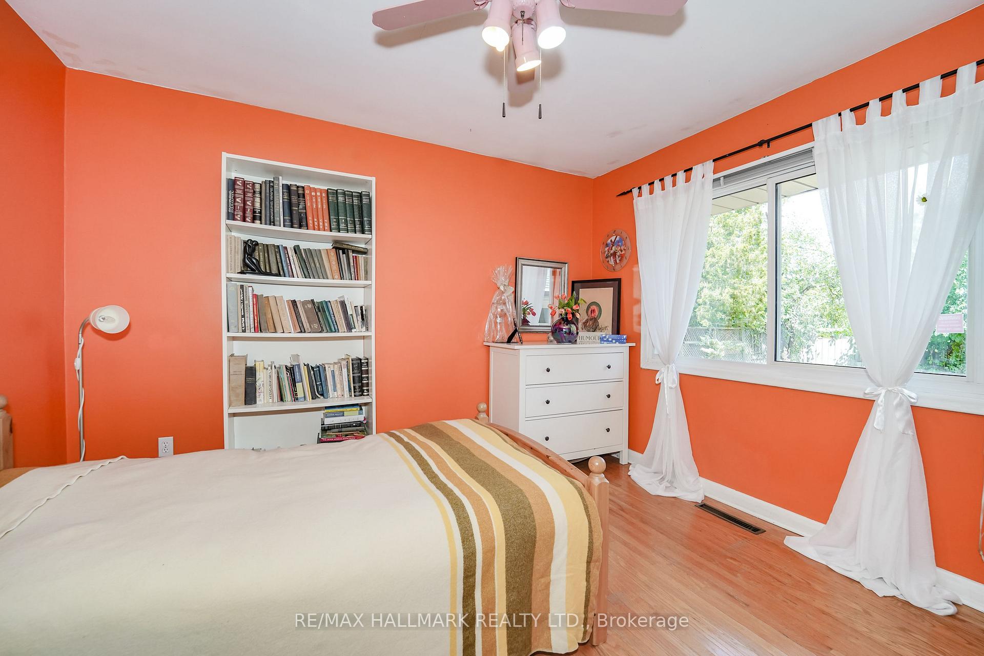 Photo 22 of 54 Charlemont Crescent, Scarborough, Tam O'Shanter-Sullivan — HOMEH