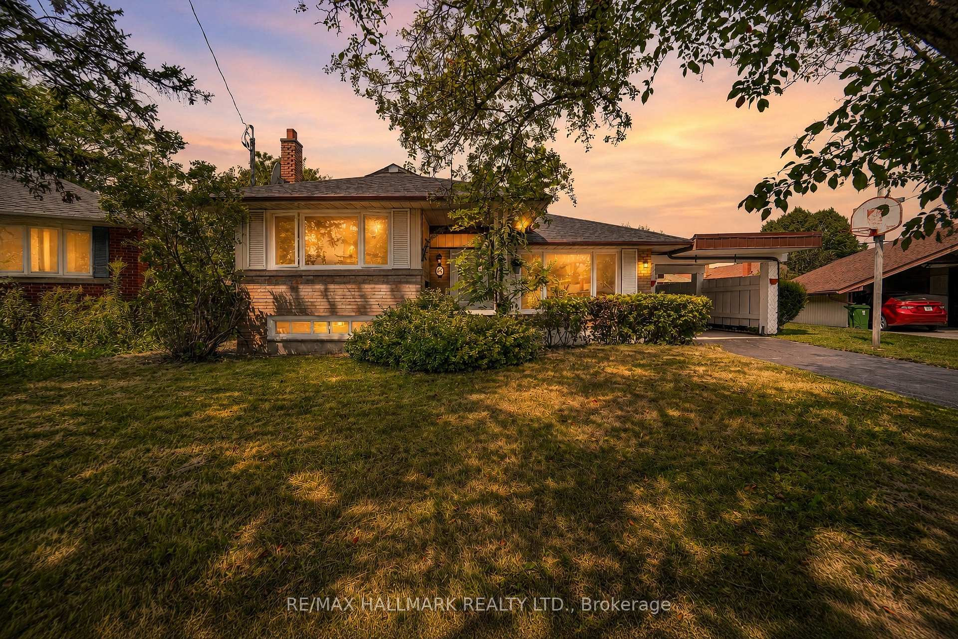Photo 38 of 54 Charlemont Crescent, Scarborough, Tam O'Shanter-Sullivan — HOMEH