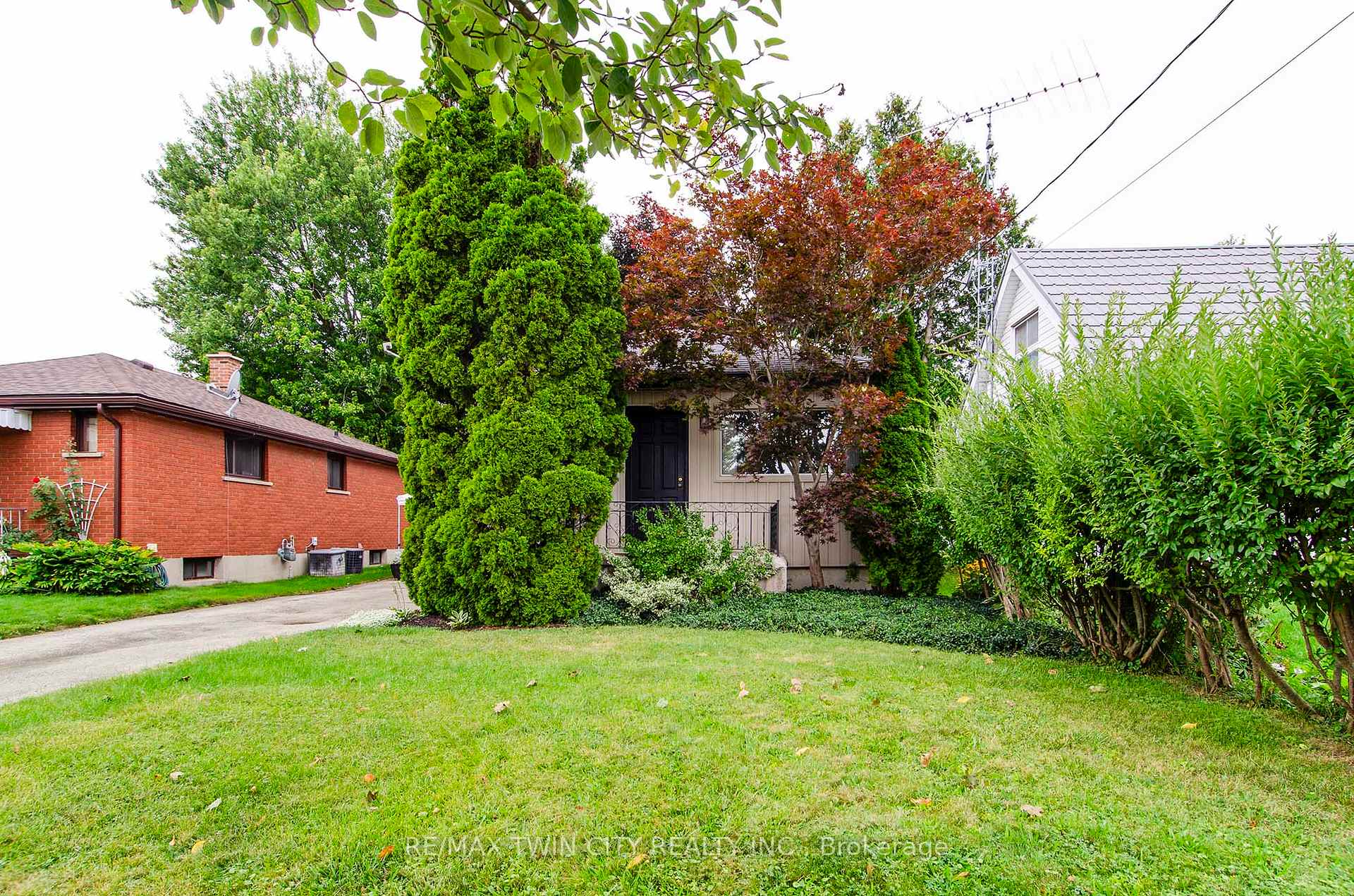 Photo 1 of 20 John Avenue, Brantford, Holmedale — HOMEH