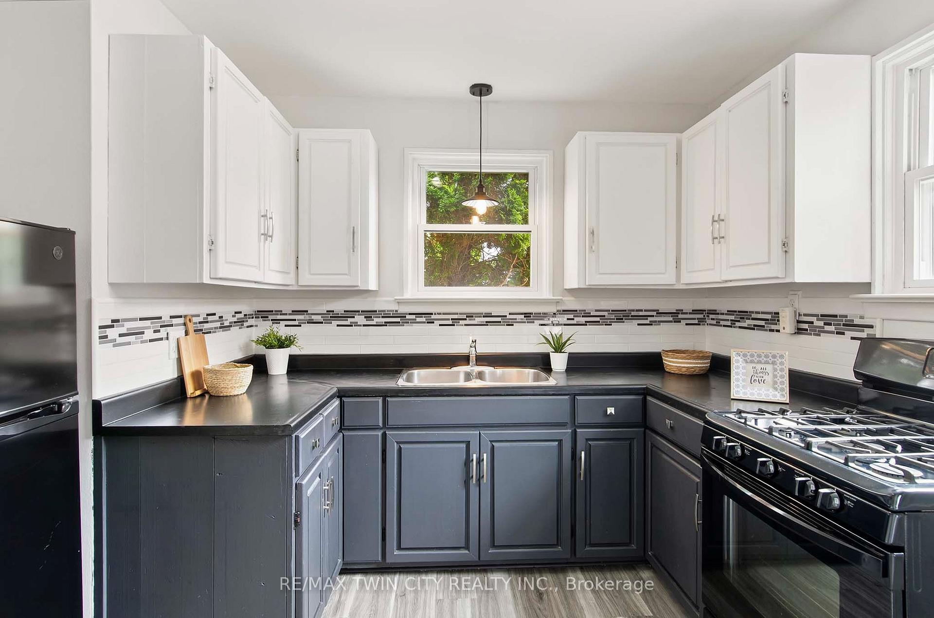 Photo 9 of 20 John Avenue, Brantford, Holmedale — HOMEH