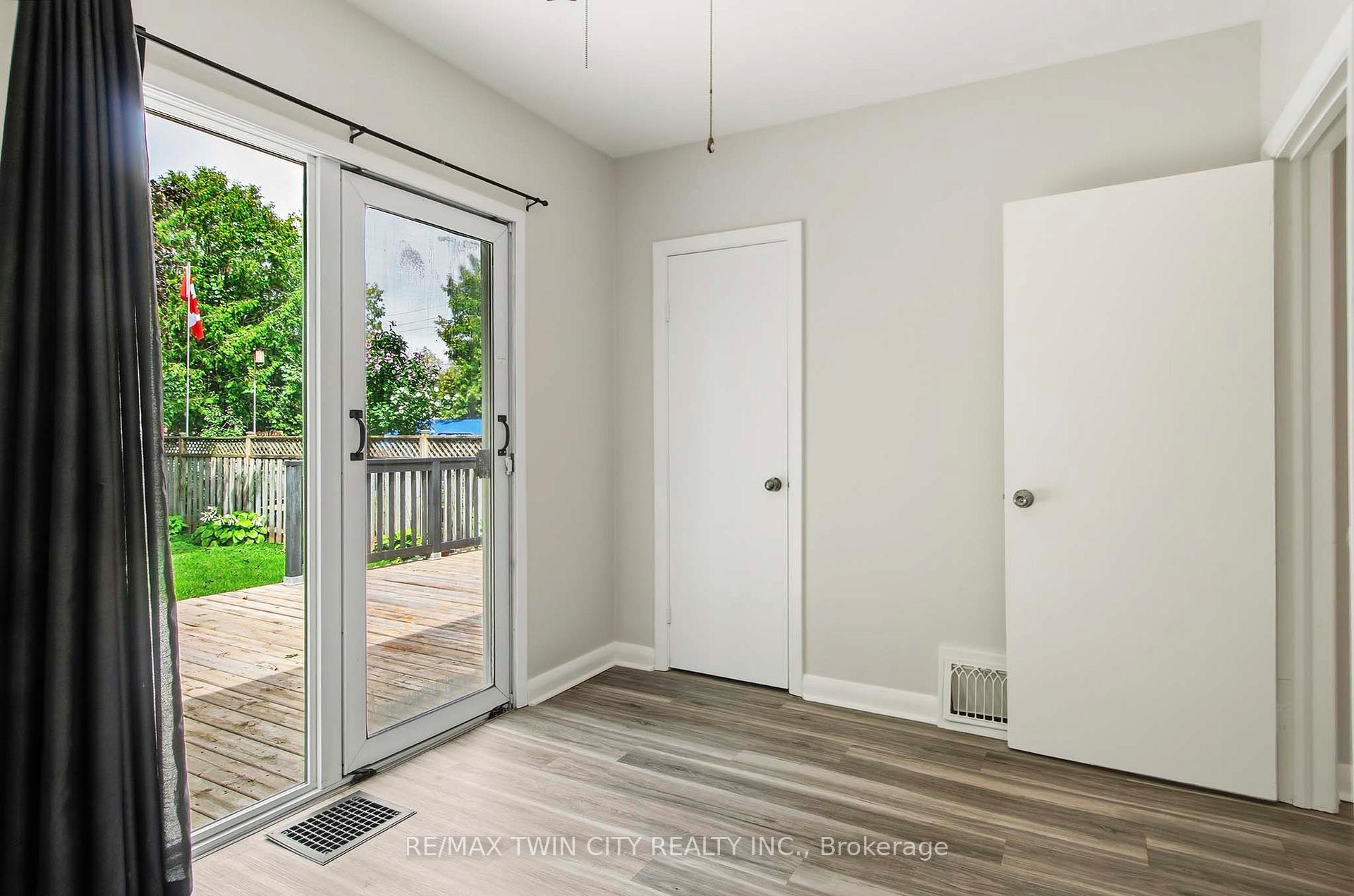 Photo 14 of 20 John Avenue, Brantford, Holmedale — HOMEH