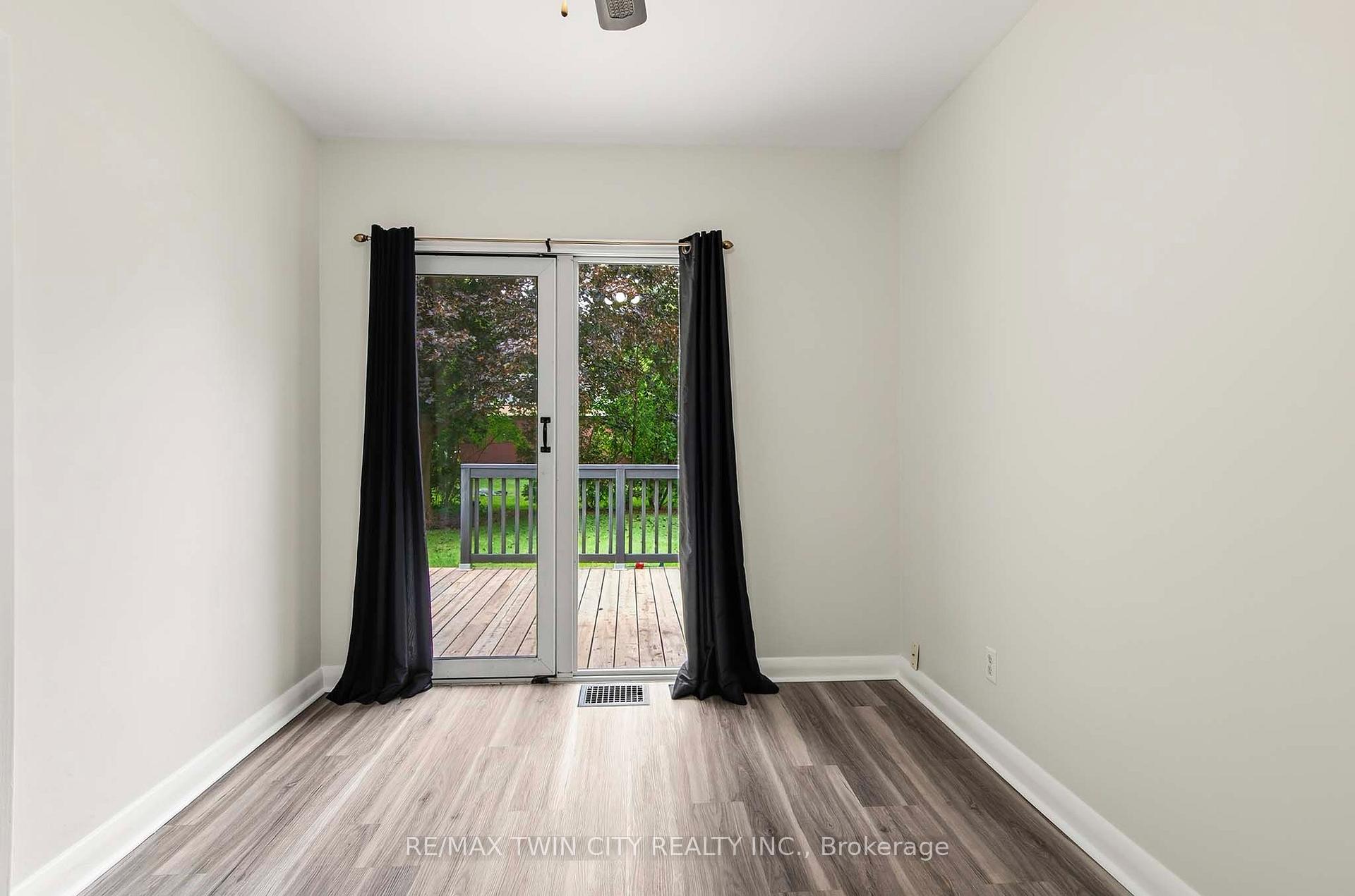 Photo 16 of 20 John Avenue, Brantford, Holmedale — HOMEH