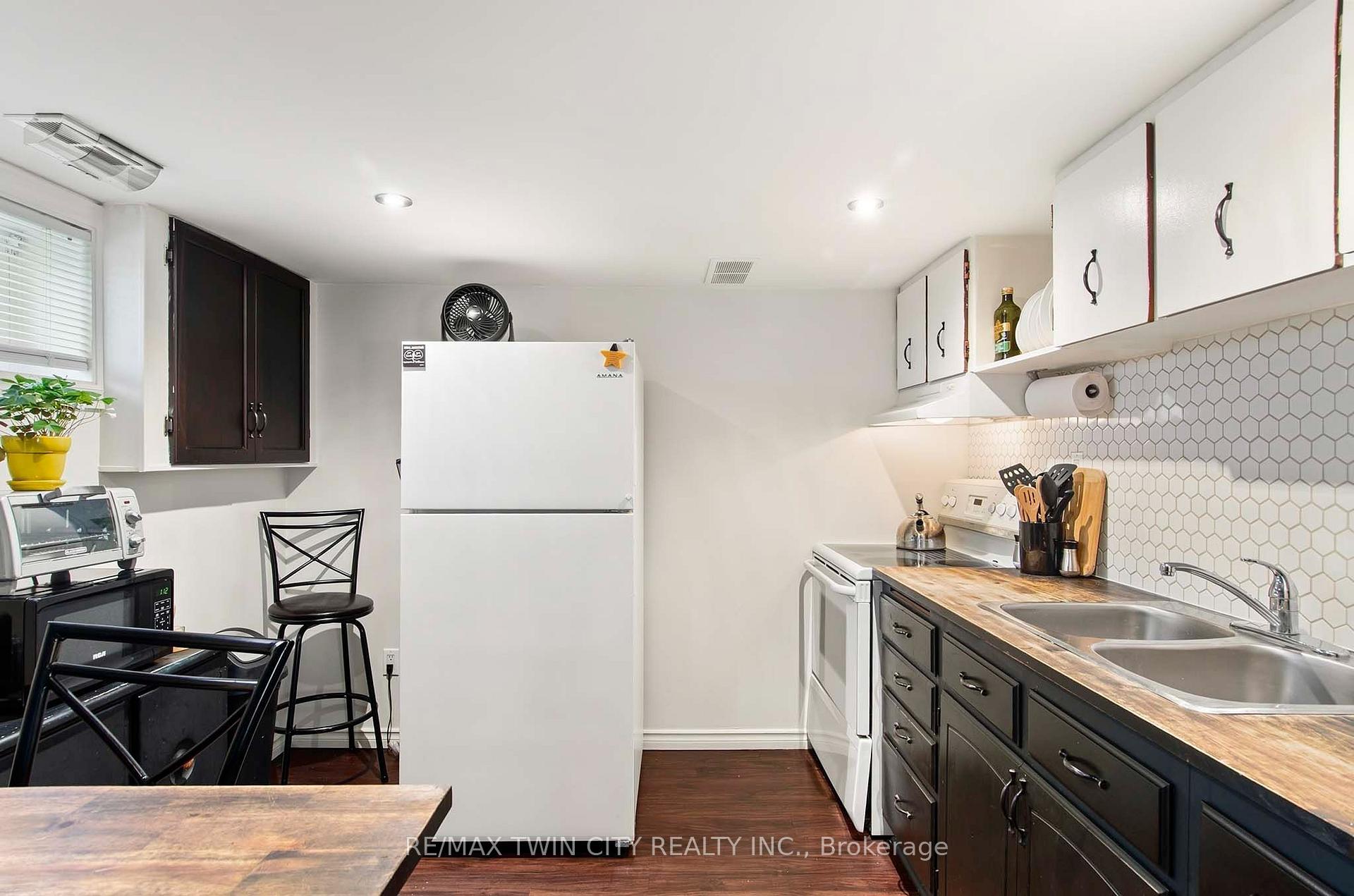 Photo 24 of 20 John Avenue, Brantford, Holmedale — HOMEH