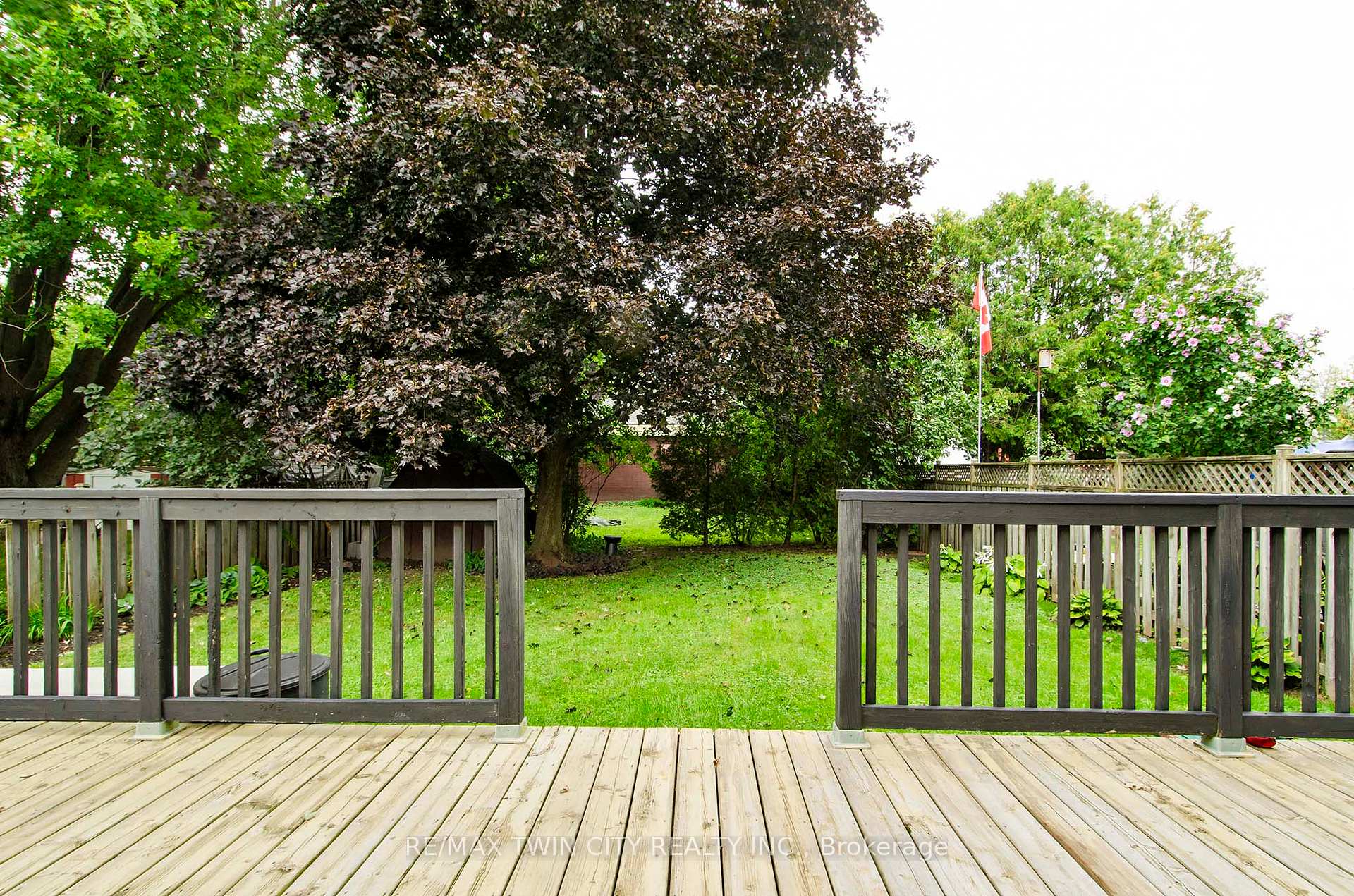 Photo 28 of 20 John Avenue, Brantford, Holmedale — HOMEH