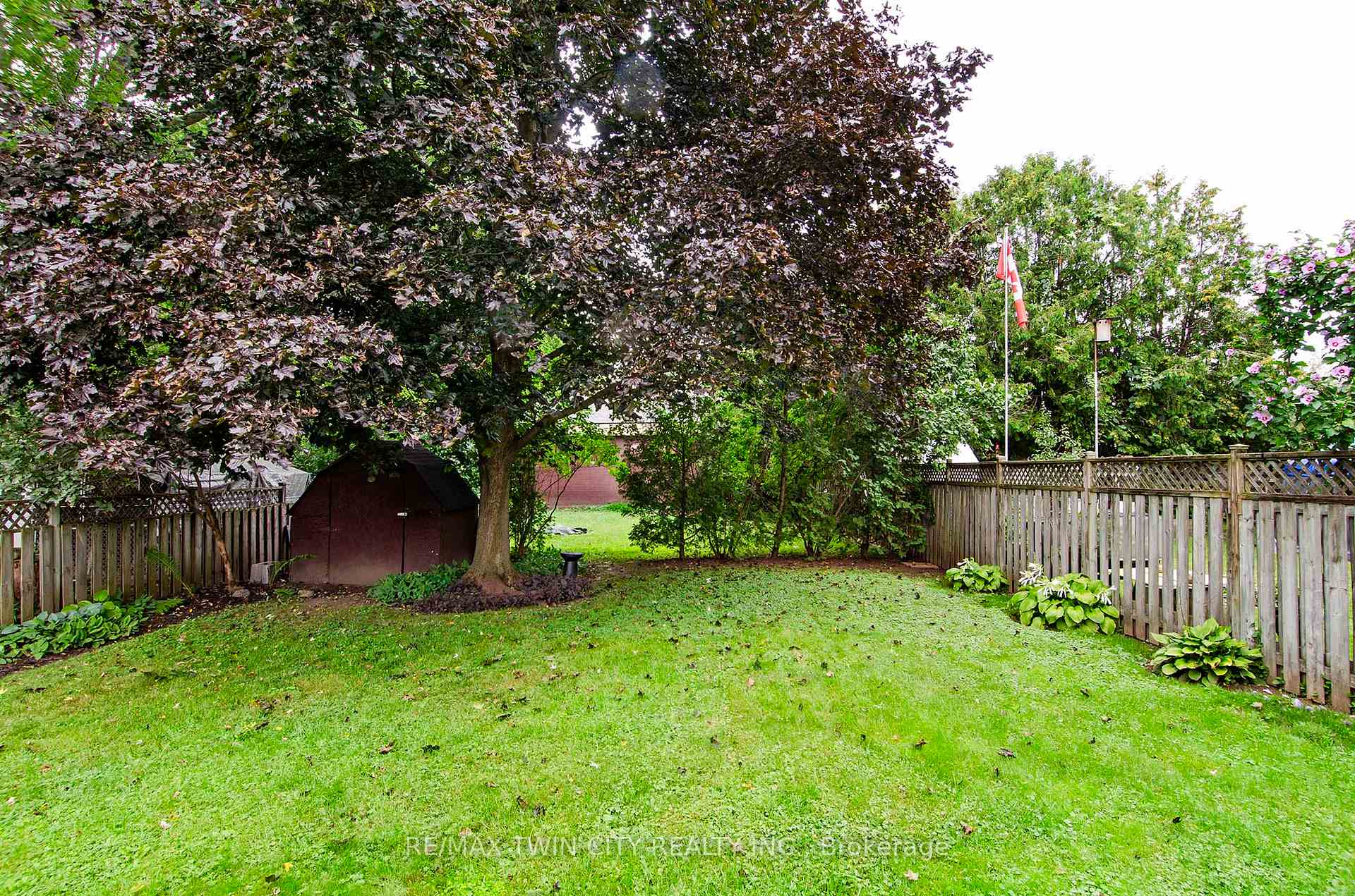 Photo 29 of 20 John Avenue, Brantford, Holmedale — HOMEH