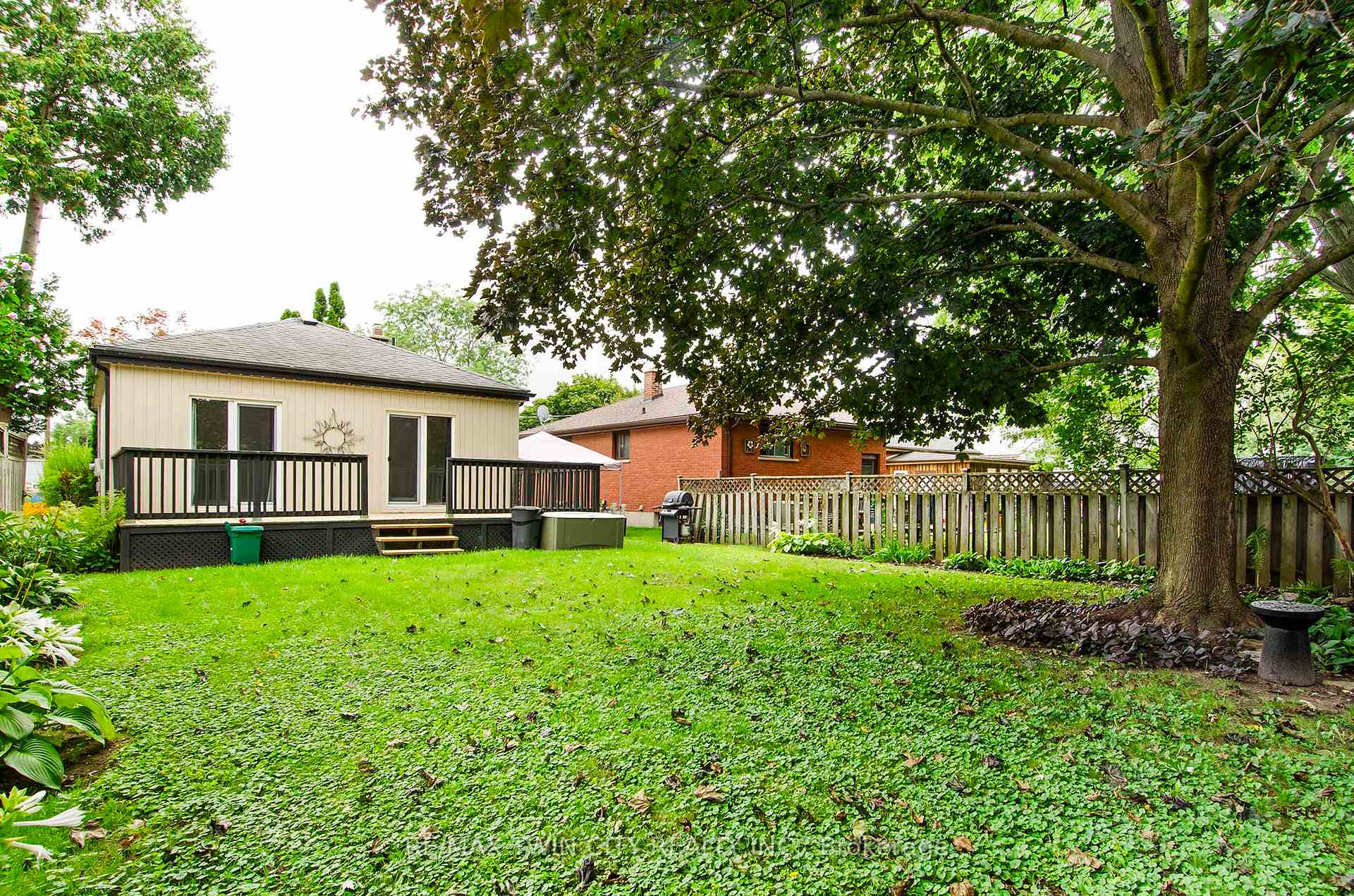 Photo 31 of 20 John Avenue, Brantford, Holmedale — HOMEH