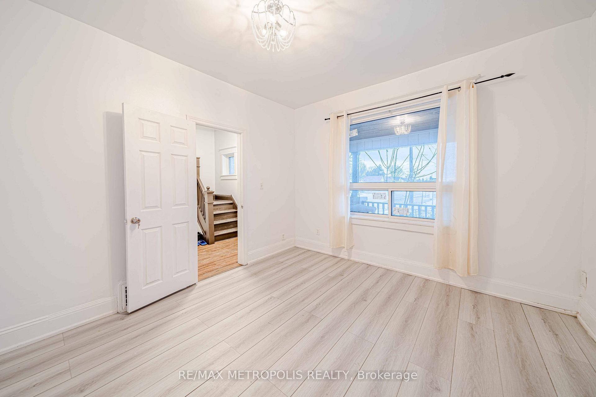 Photo 5 of 240 Division Street, Oshawa, O'Neill — HOMEH