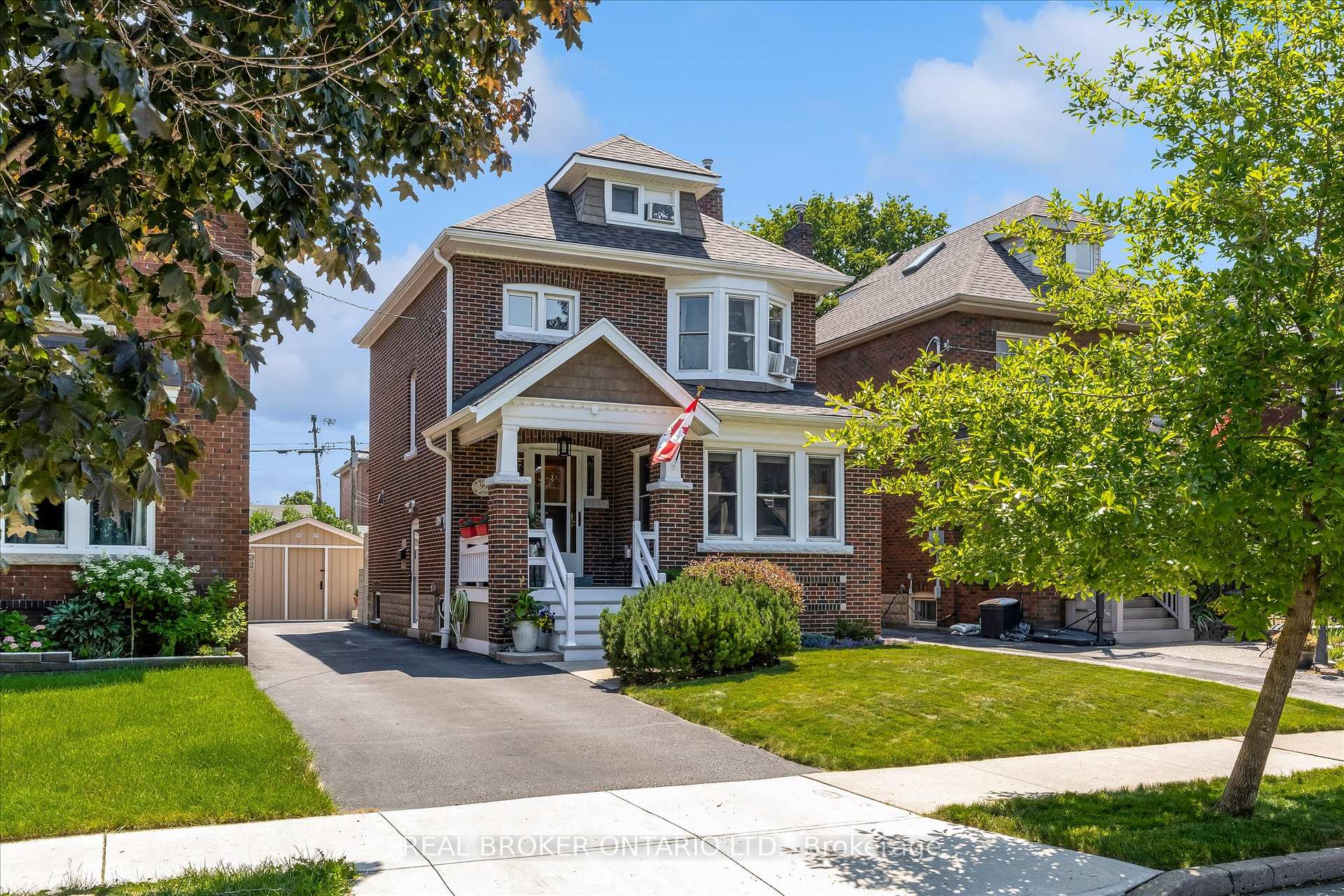 Front of 99 Tuxedo Avenue S