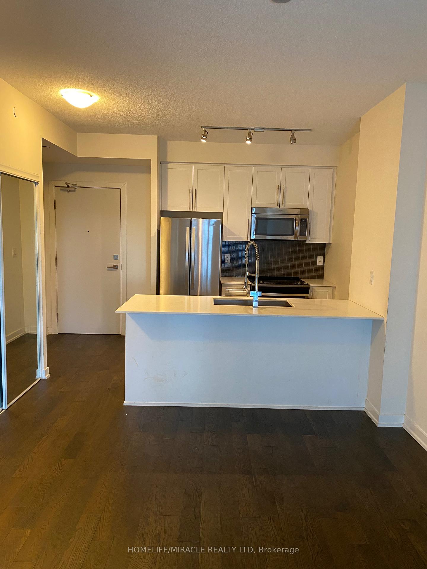 Photo 5 of Unit 3004, 4011 Brickstone Mews, Mississauga, City Centre — HOMEH