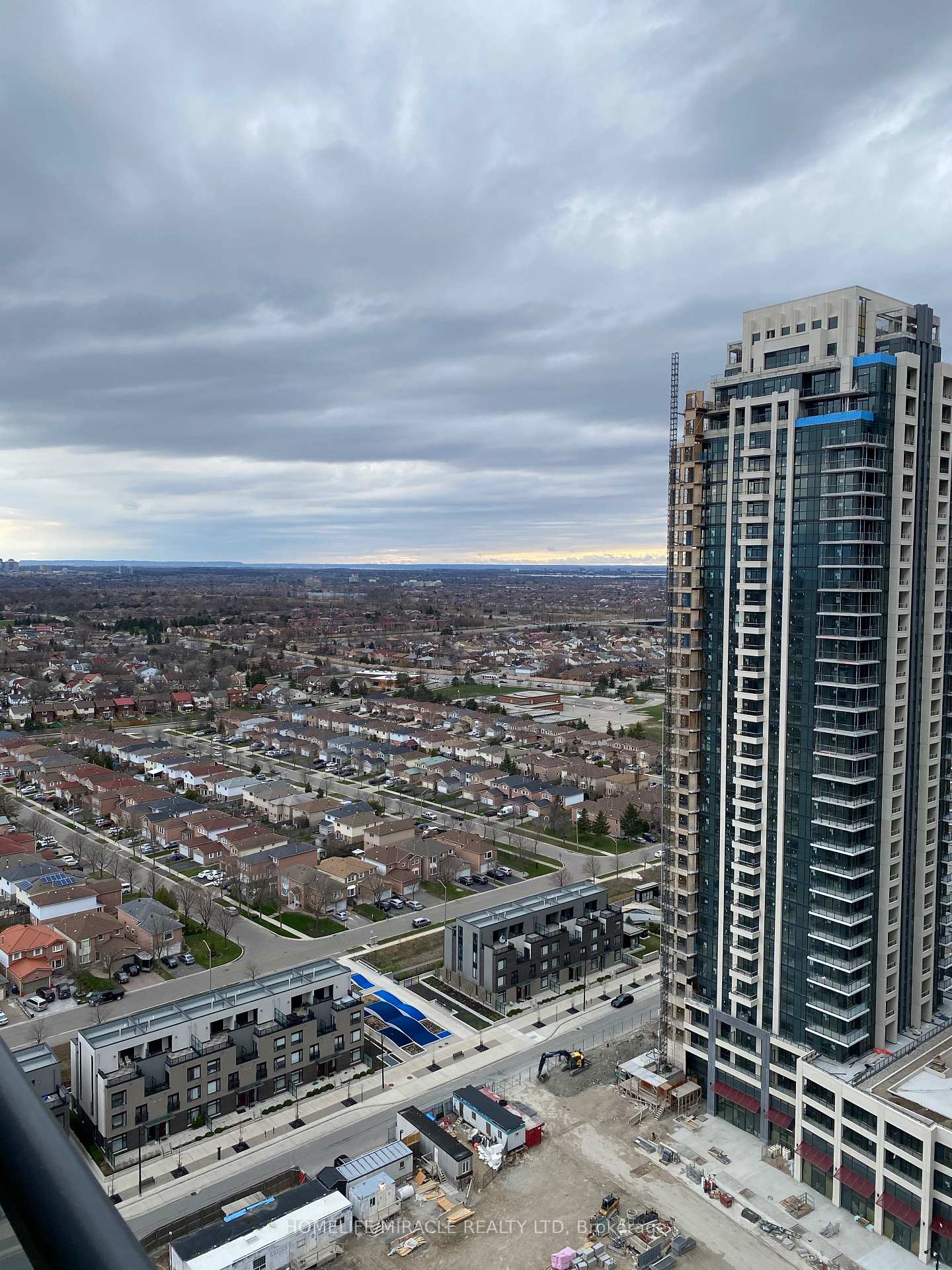 Photo 13 of Unit 3004, 4011 Brickstone Mews, Mississauga, City Centre — HOMEH