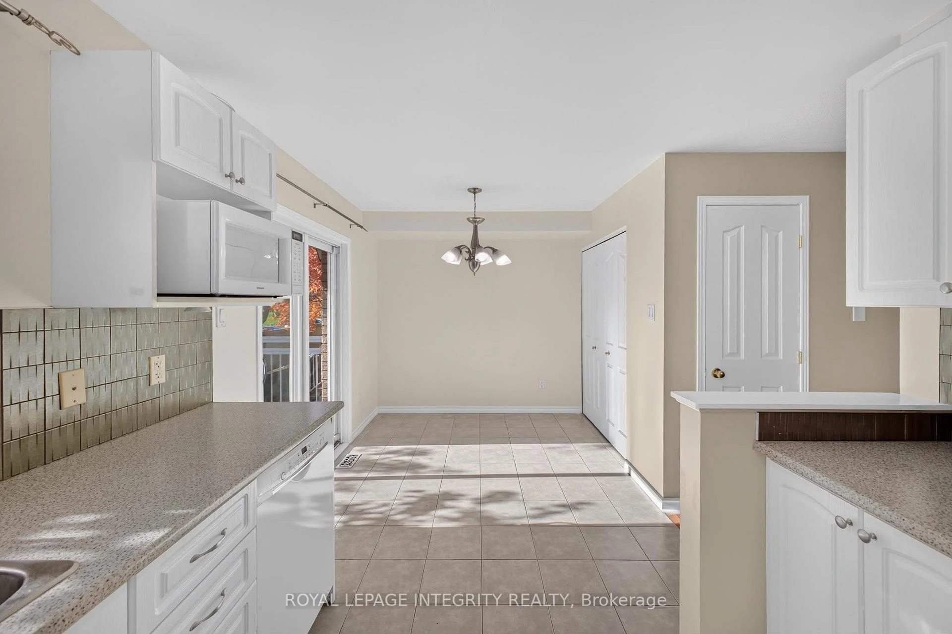 Photo 13 of Unit 12, 320 Tivoli Private, Ottawa, Merivale Industrial Park/Citiplace — HOMEH