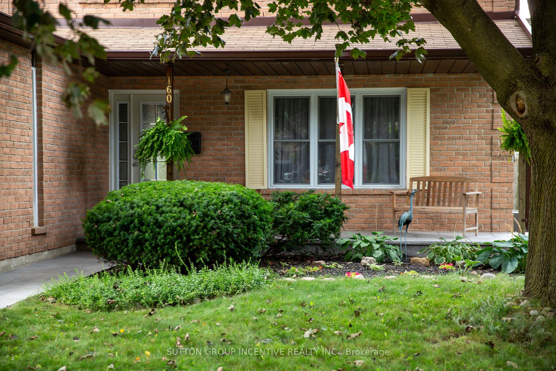 Photo 3 of 160 Walton Drive, Aurora, Aurora Village — HOMEH