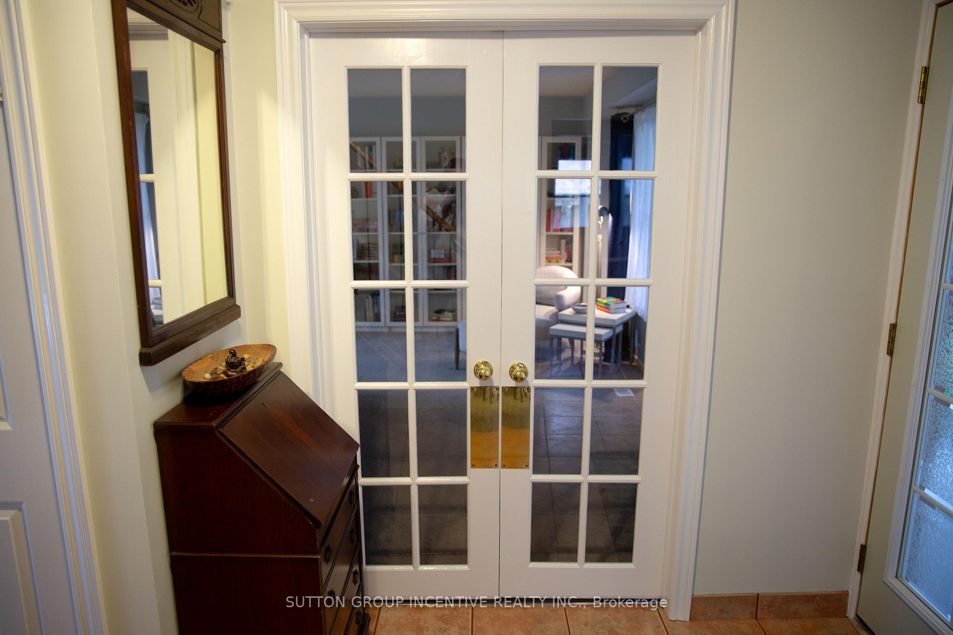 Photo 5 of 160 Walton Drive, Aurora, Aurora Village — HOMEH