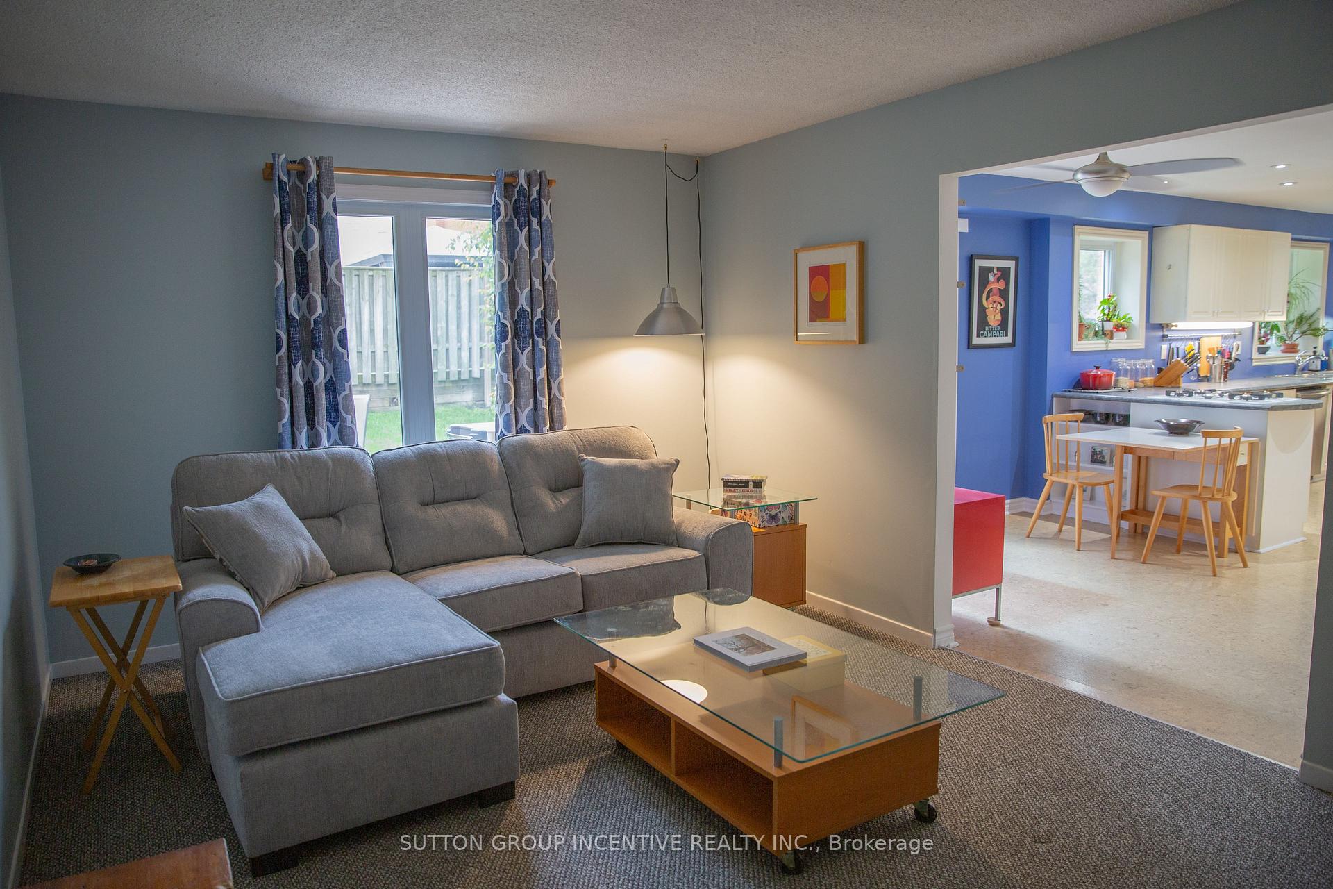 Photo 12 of 160 Walton Drive, Aurora, Aurora Village — HOMEH