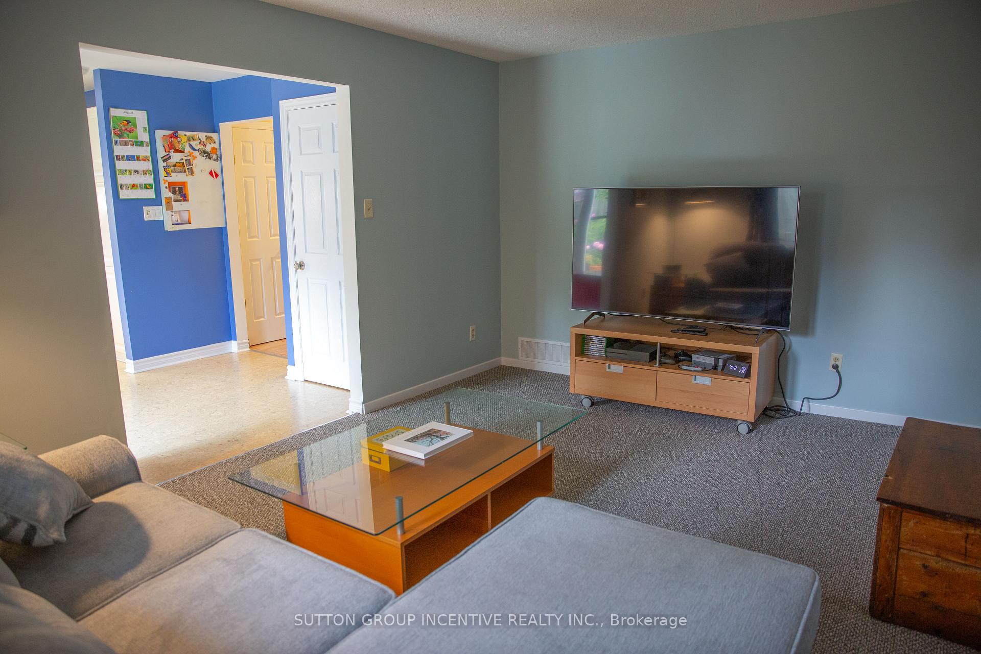 Photo 14 of 160 Walton Drive, Aurora, Aurora Village — HOMEH