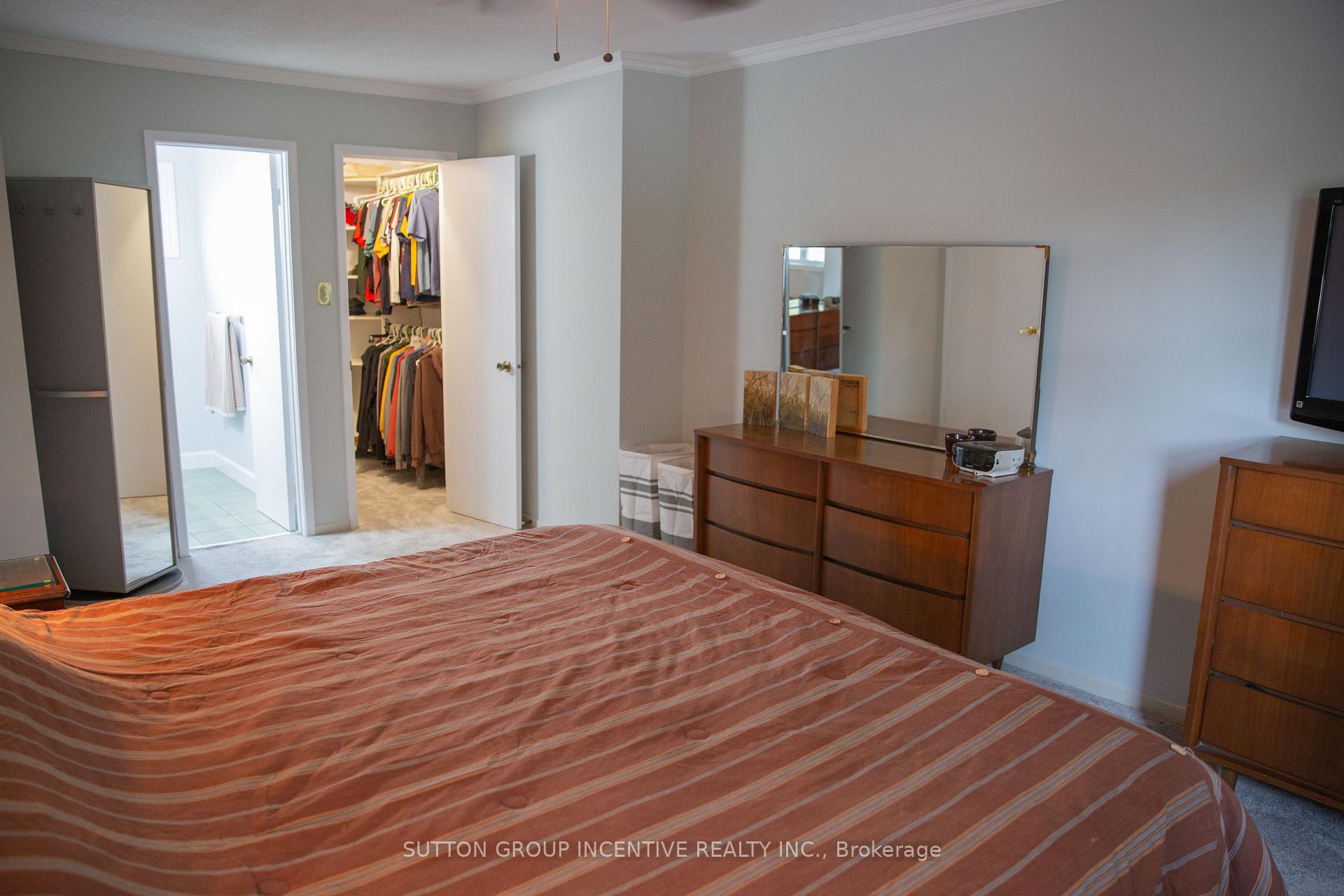 Photo 23 of 160 Walton Drive, Aurora, Aurora Village — HOMEH