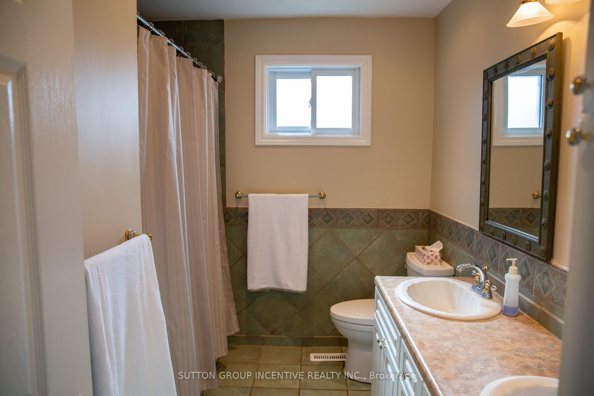 Photo 31 of 160 Walton Drive, Aurora, Aurora Village — HOMEH