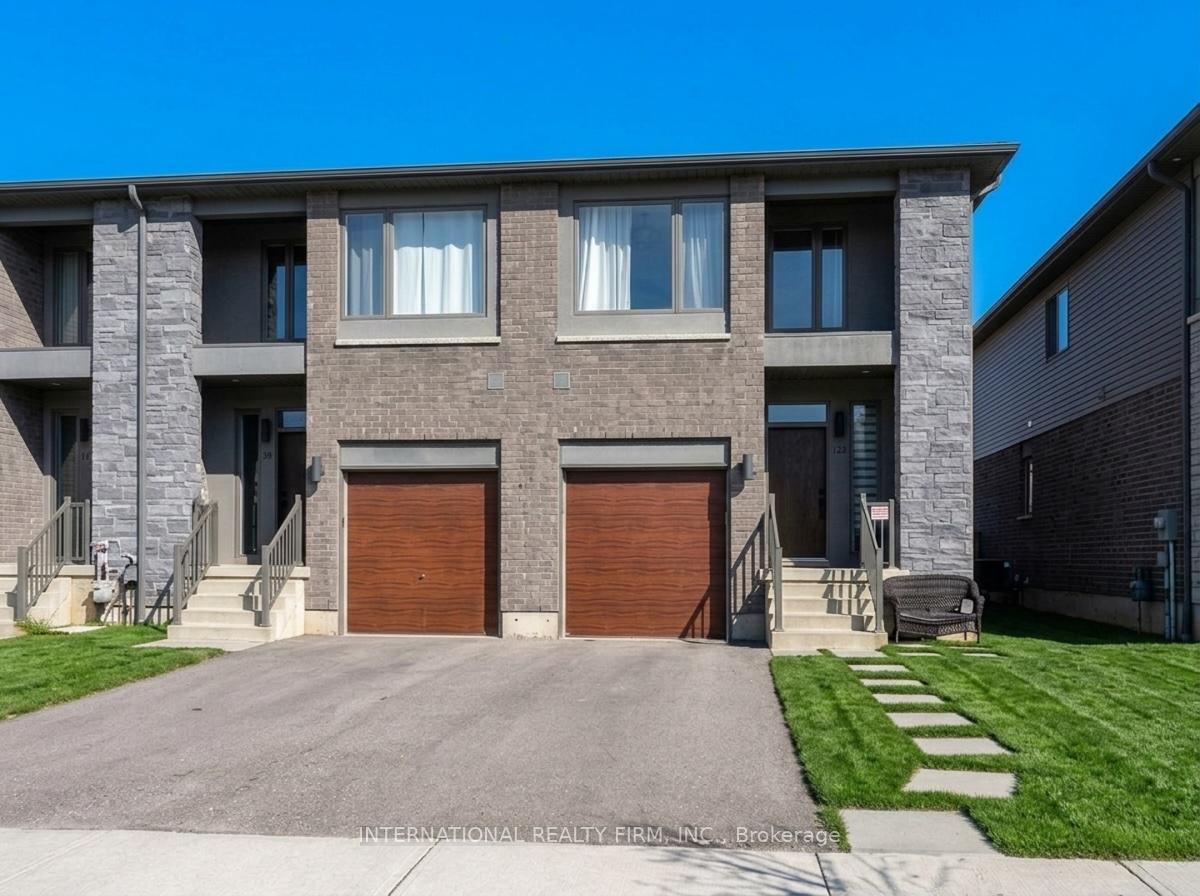 Photo 2 of 134 Bedrock Drive, Hamilton, Stoney Creek Mountain — HOMEH