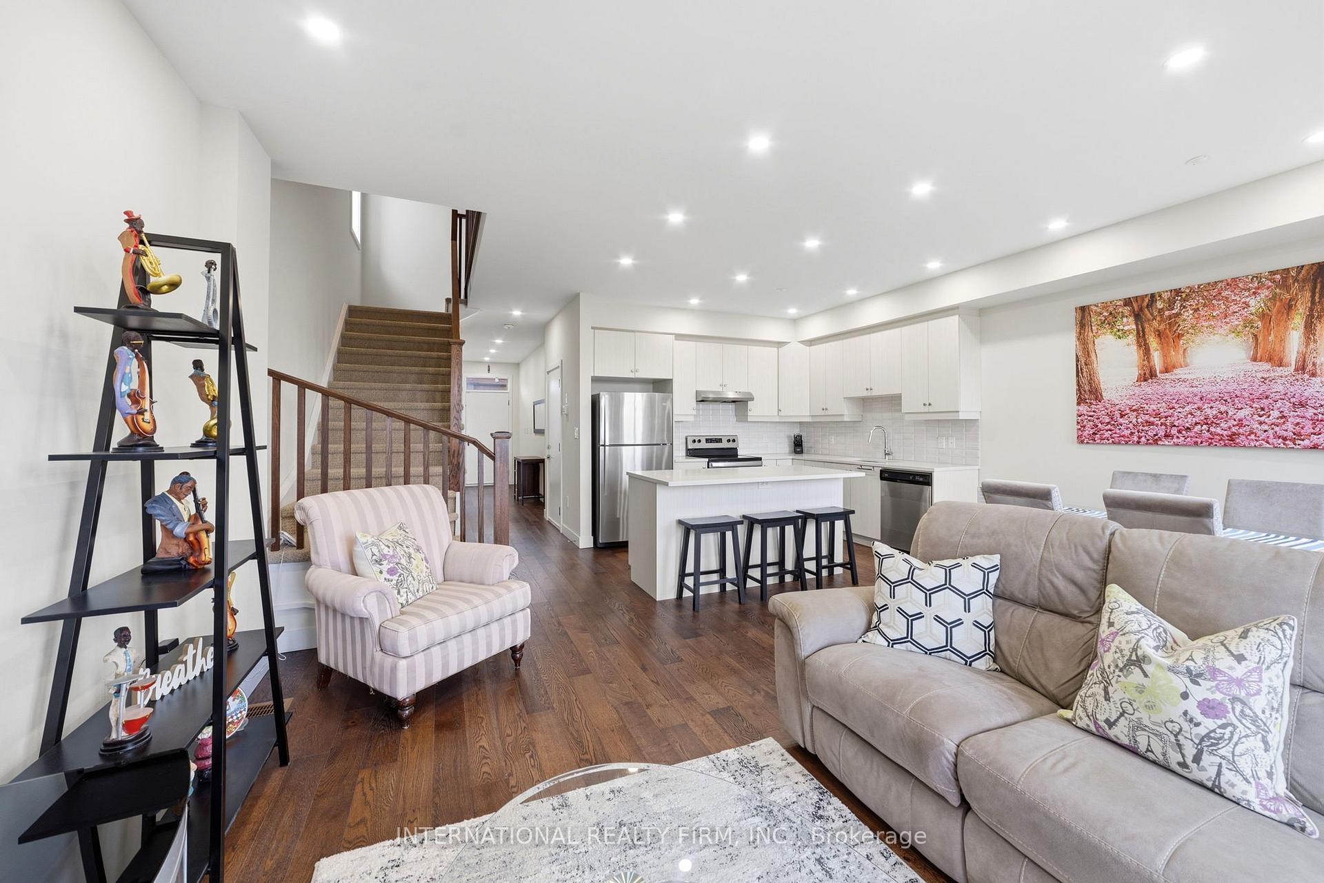 Photo 3 of 134 Bedrock Drive, Hamilton, Stoney Creek Mountain — HOMEH