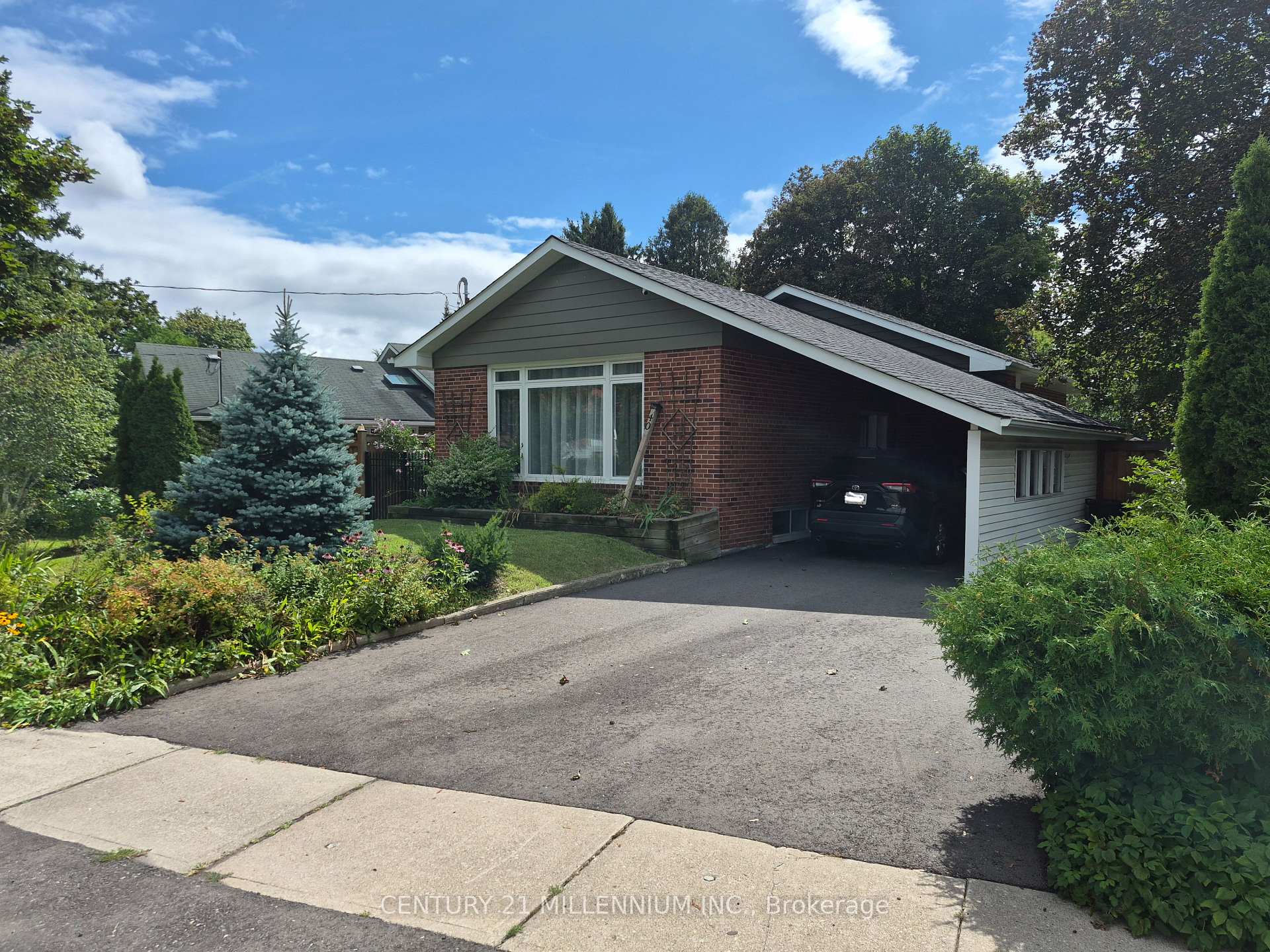 Photo 2 of 40 Meadowland Drive, Brampton, Brampton East — HOMEH
