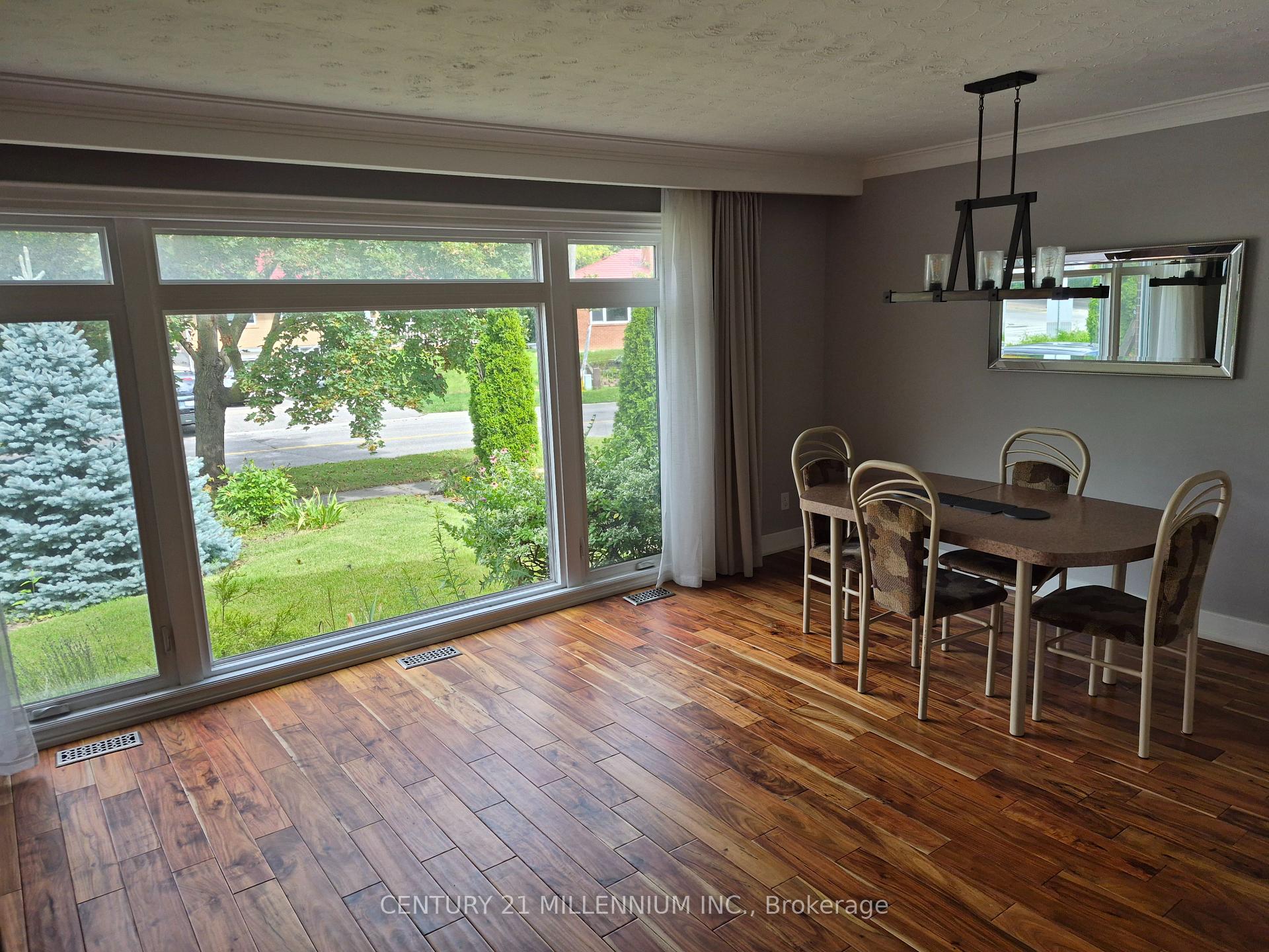 Photo 6 of 40 Meadowland Drive, Brampton, Brampton East — HOMEH