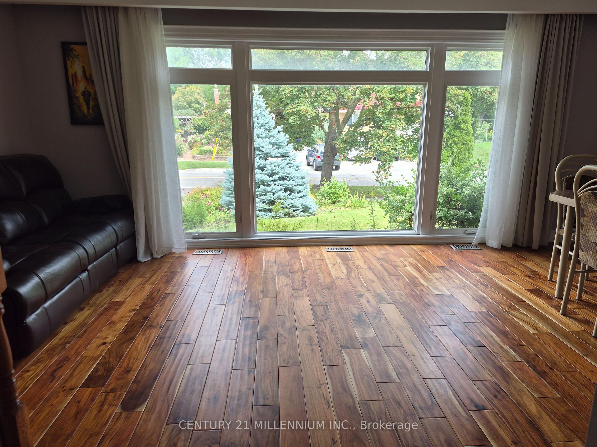 Photo 7 of 40 Meadowland Drive, Brampton, Brampton East — HOMEH