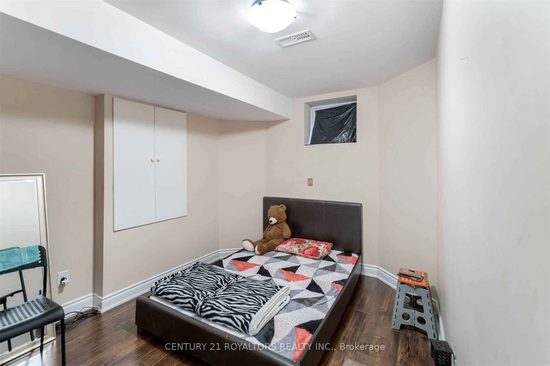 Photo 5 of Unit Bsmt, 341 Sunny Meadow Boulevard, Brampton, Sandringham-Wellington — HOMEH