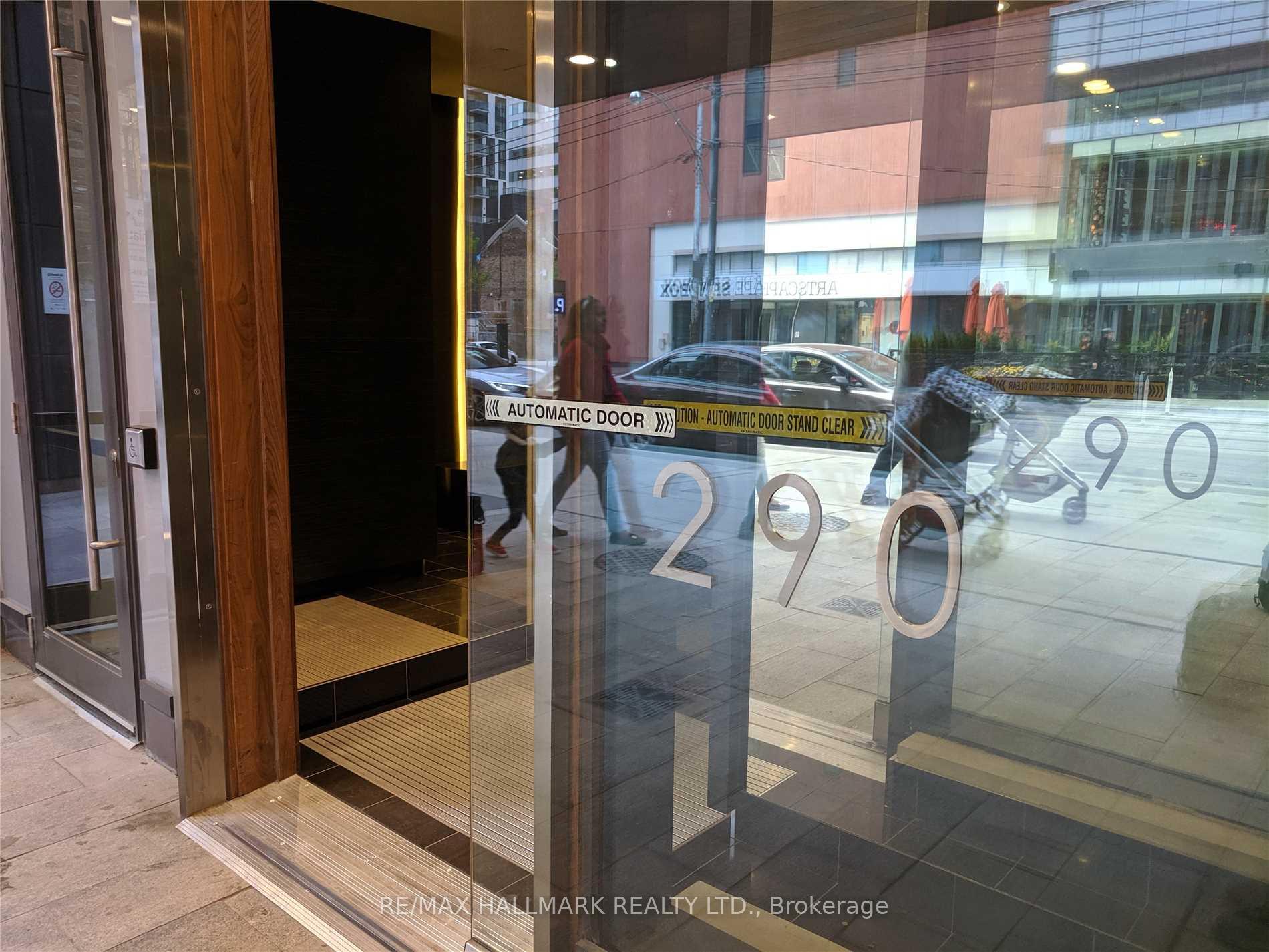 Front of Unit 2403, 290 Adelaide Street W