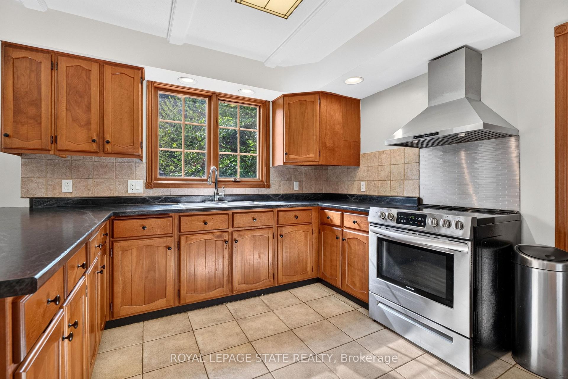 Photo 18 of 166 Orchard Drive, Hamilton, Ancaster — HOMEH