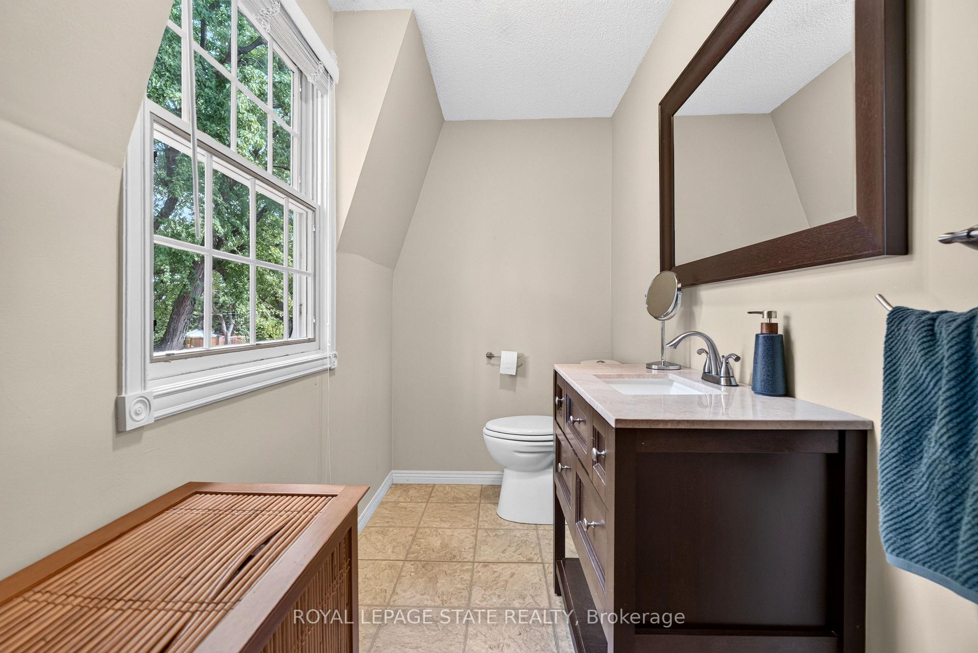 Photo 28 of 166 Orchard Drive, Hamilton, Ancaster — HOMEH
