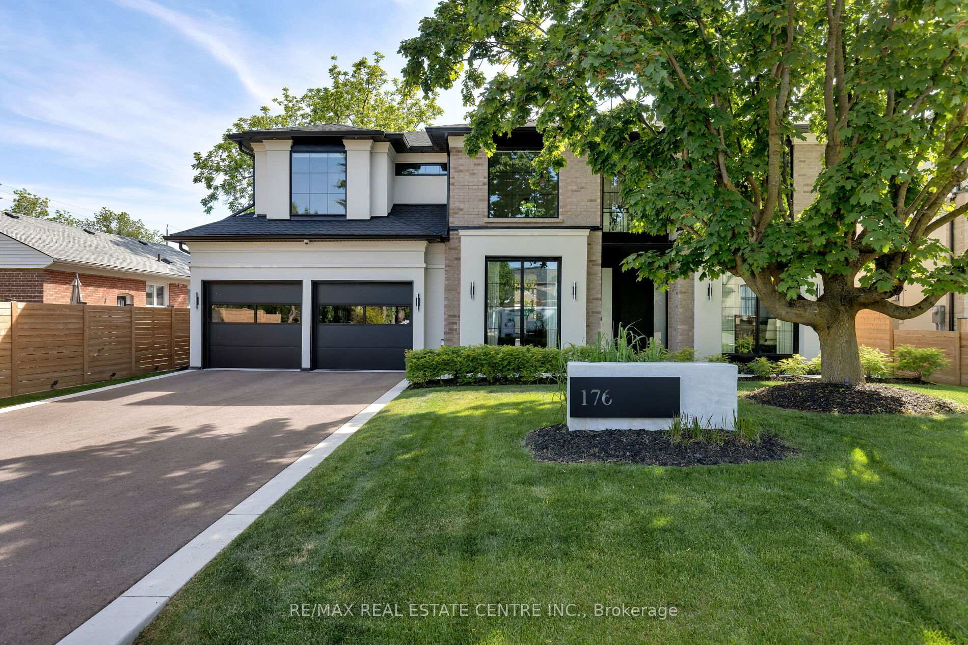 Photo 2 of 176 Weybourne Road, Oakville, West — HOMEH