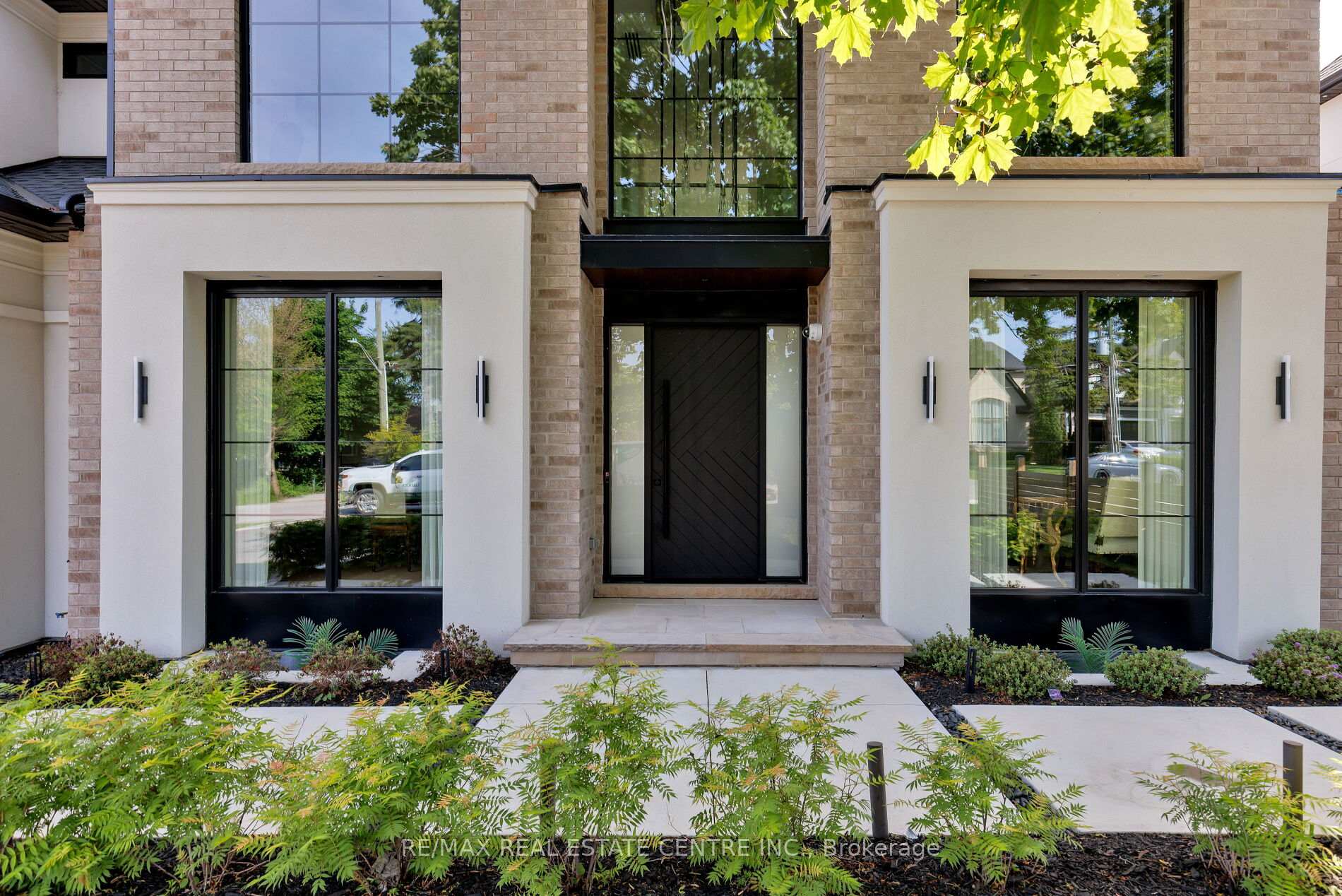 Photo 4 of 176 Weybourne Road, Oakville, West — HOMEH