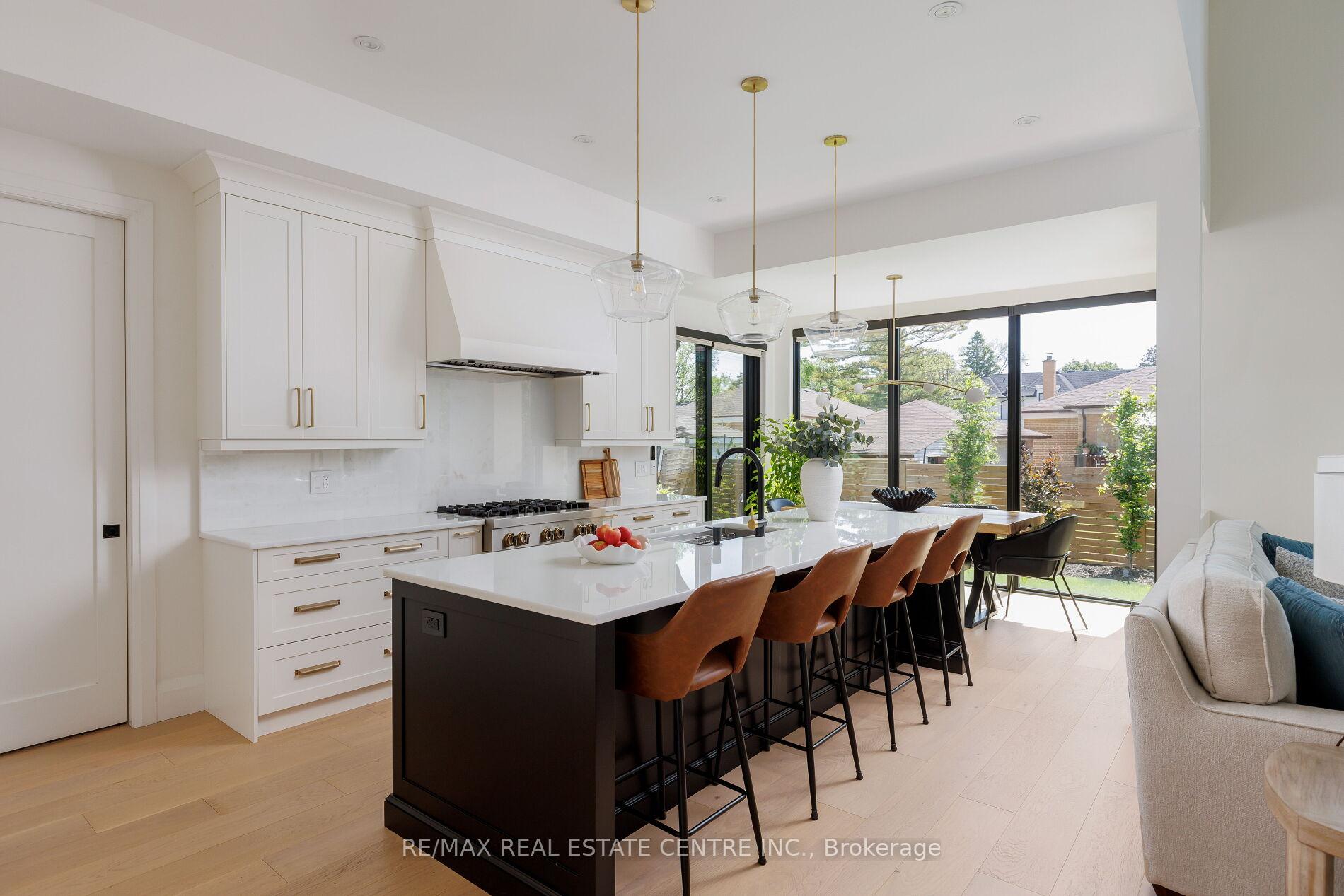Photo 13 of 176 Weybourne Road, Oakville, West — HOMEH