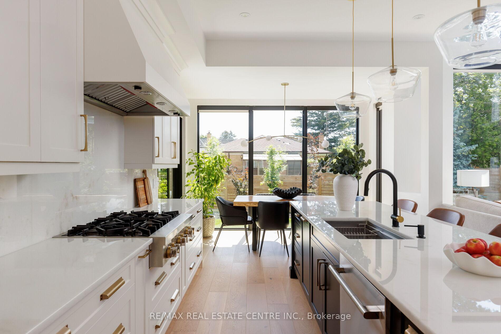 Photo 14 of 176 Weybourne Road, Oakville, West — HOMEH